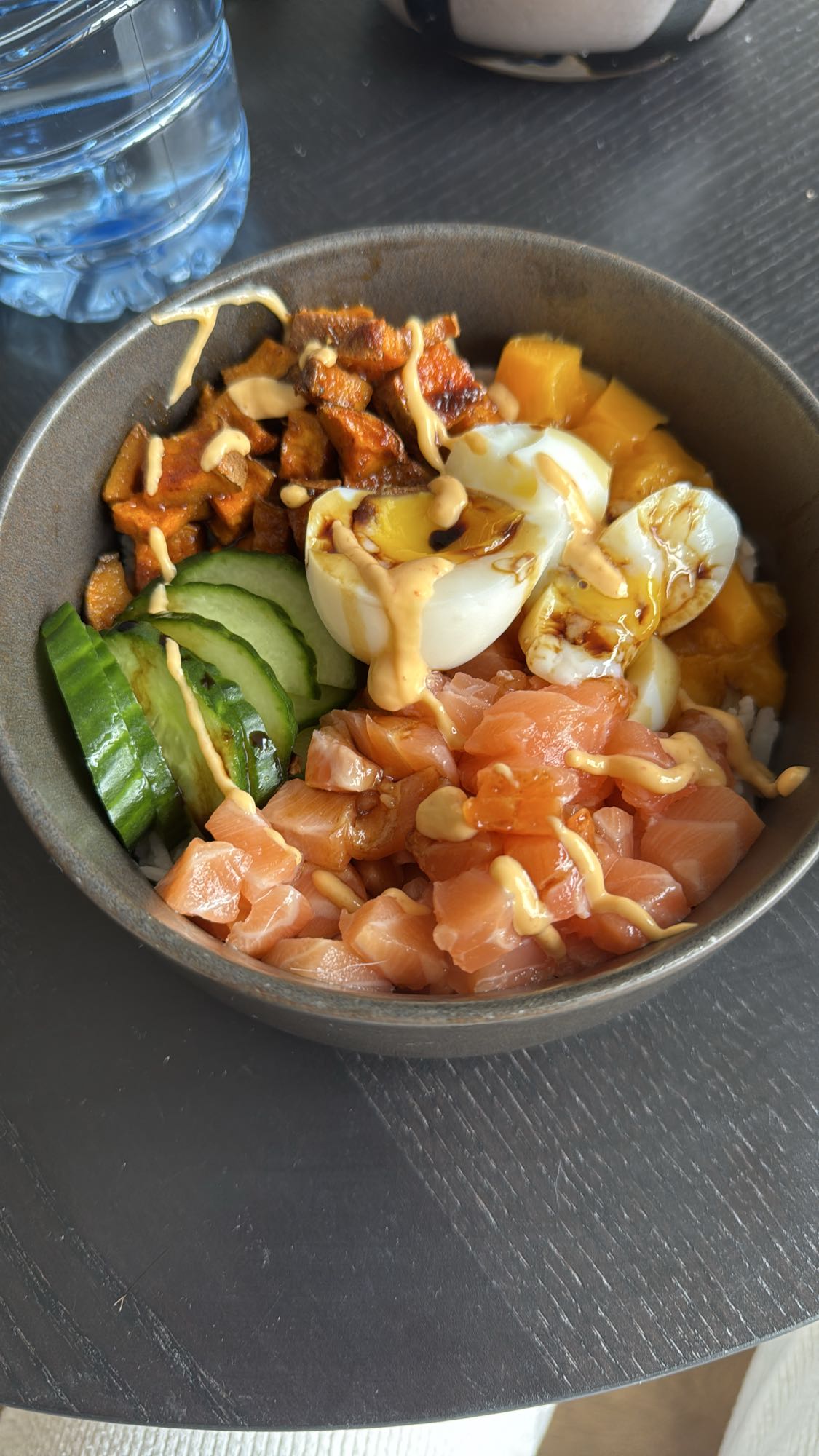 Bol saumon mangue œuf