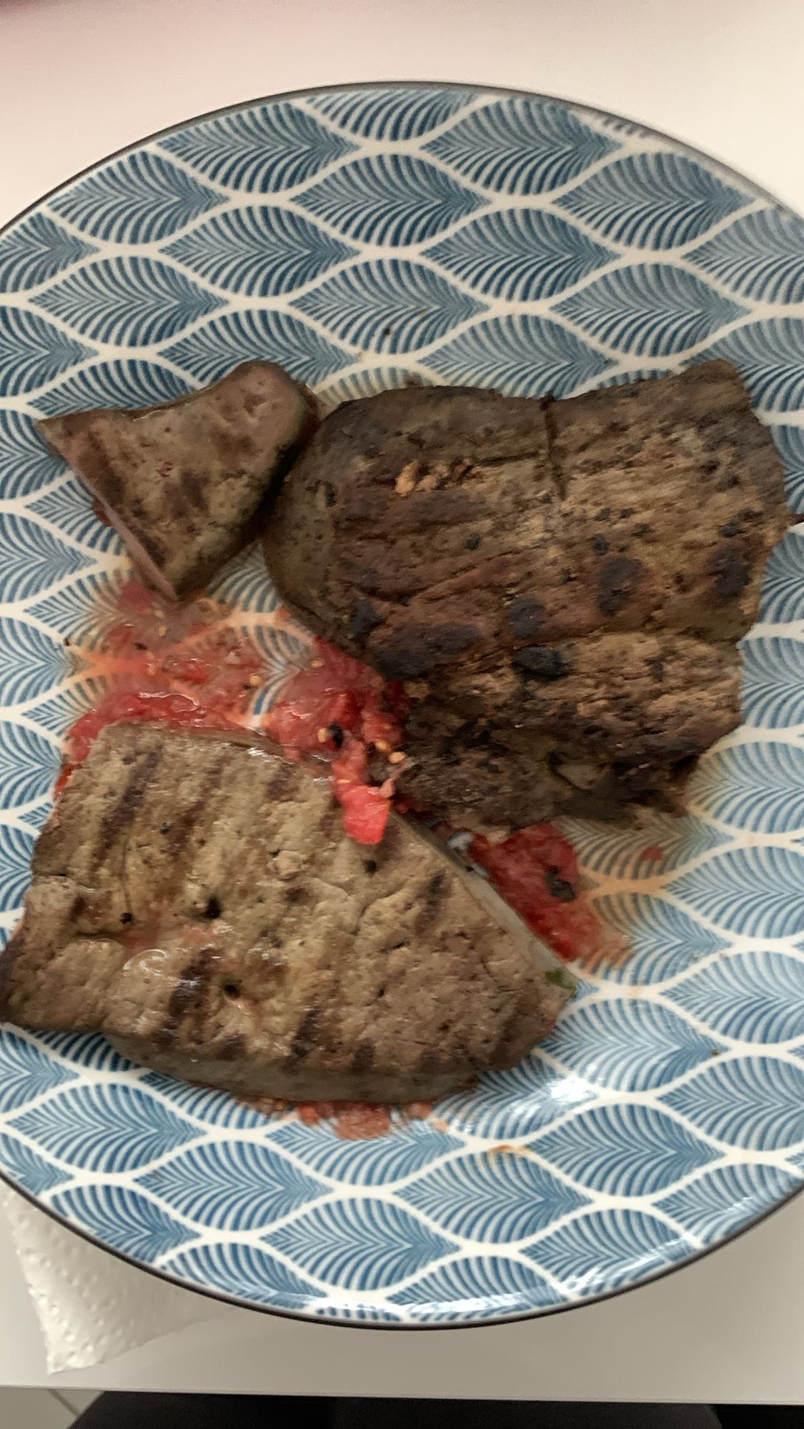 Grilled beef with tomato