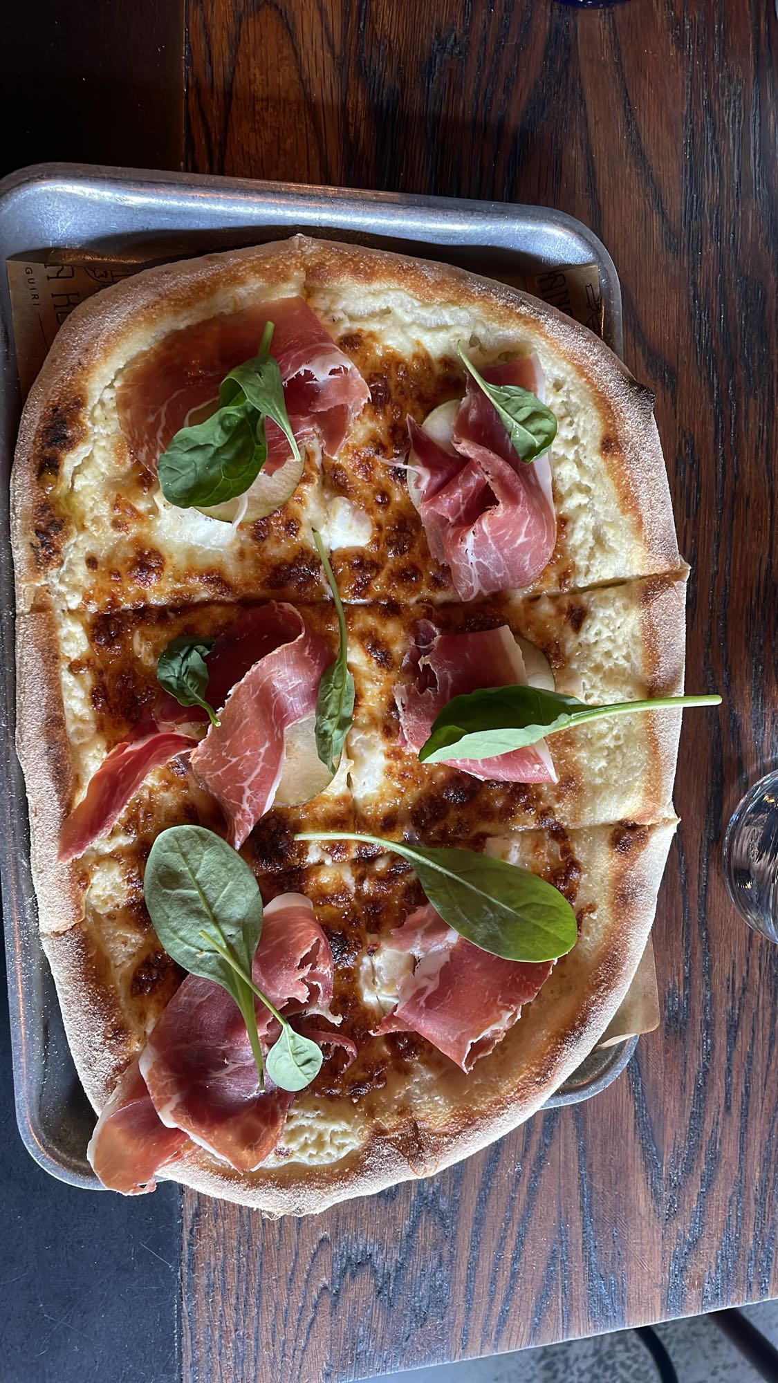 Pizza med parmaskinka