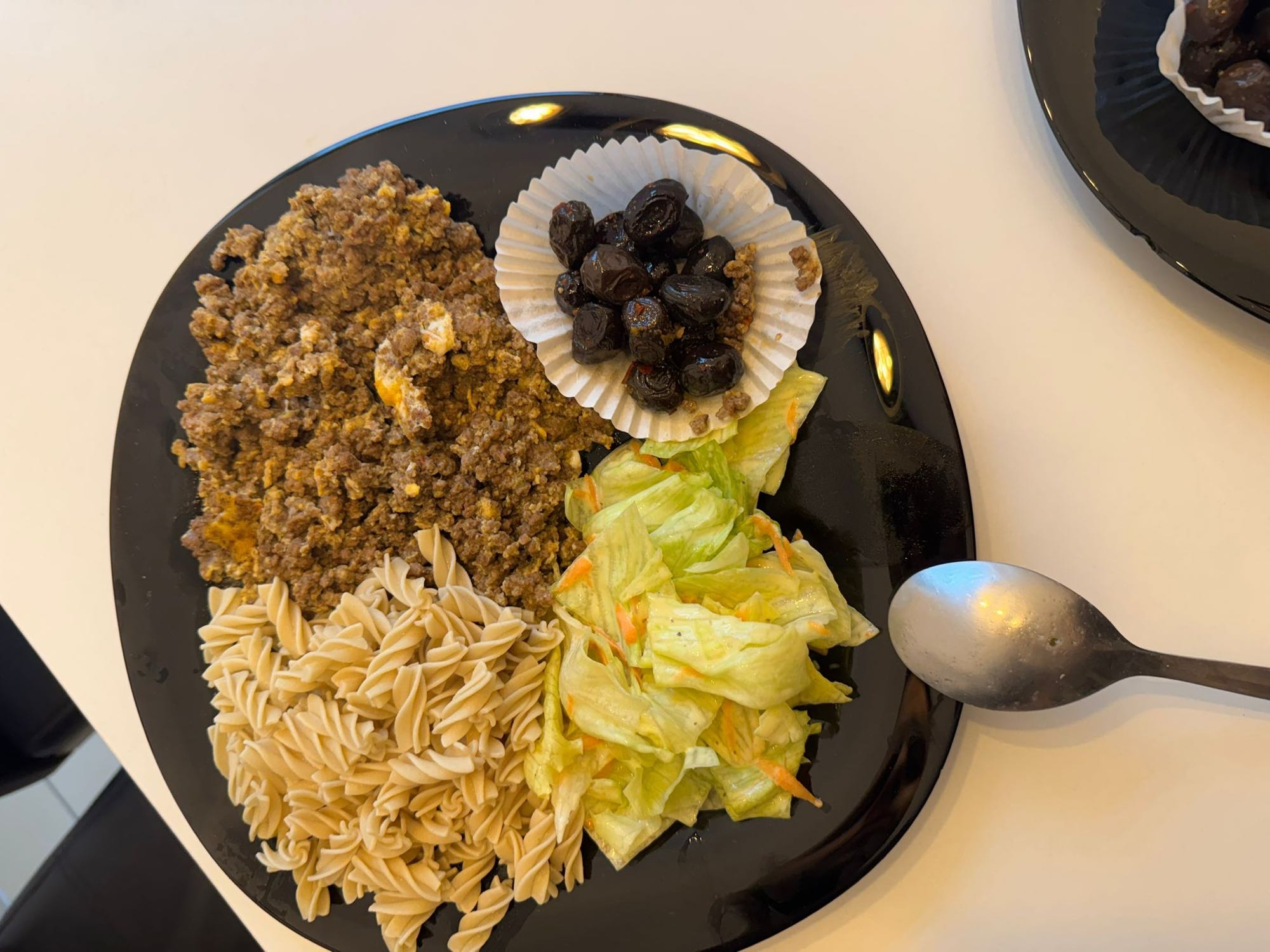 High Protein Nudeln mit Hackfleisch, Ei und Salat