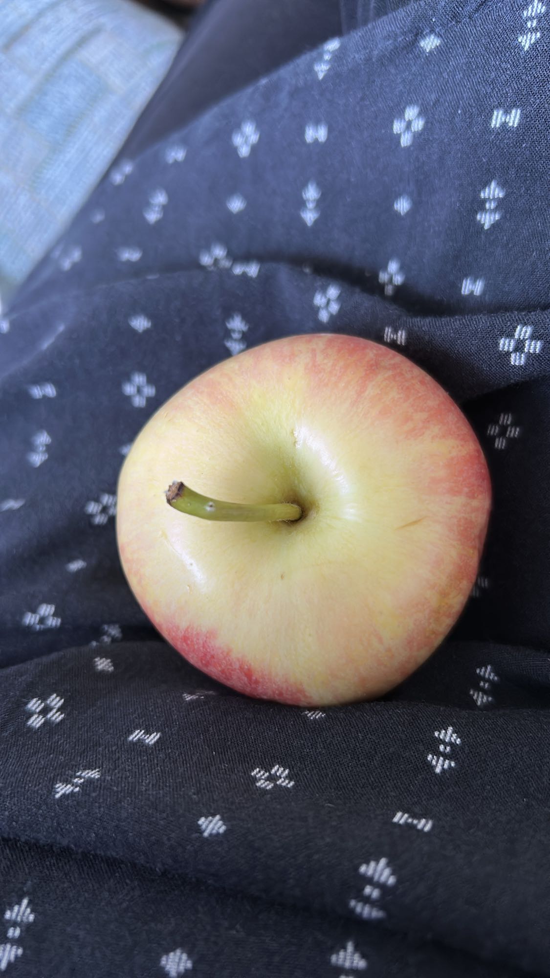Rödgul äpple