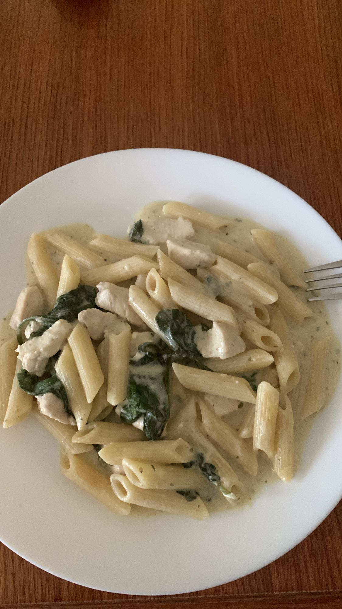 Makaron z kurczakiem i szpinakiem