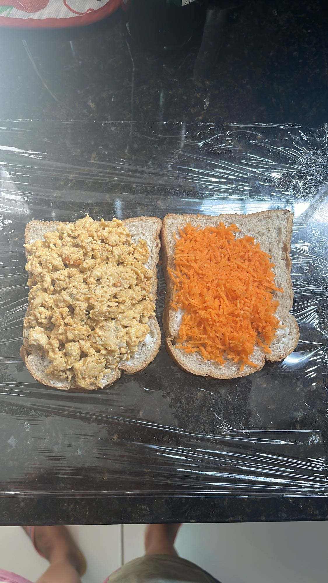 Sanduíche de frango e cenoura