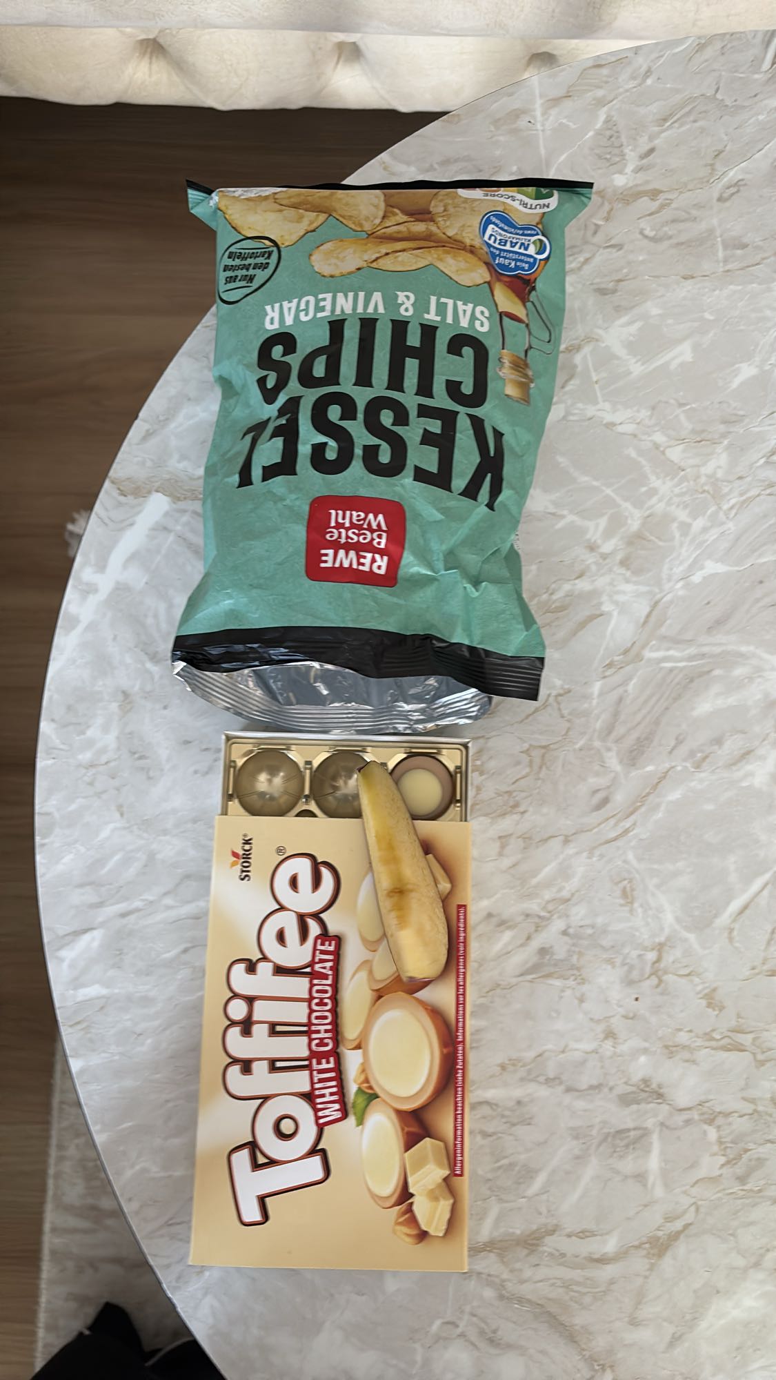 Chips und Toffifee Snack