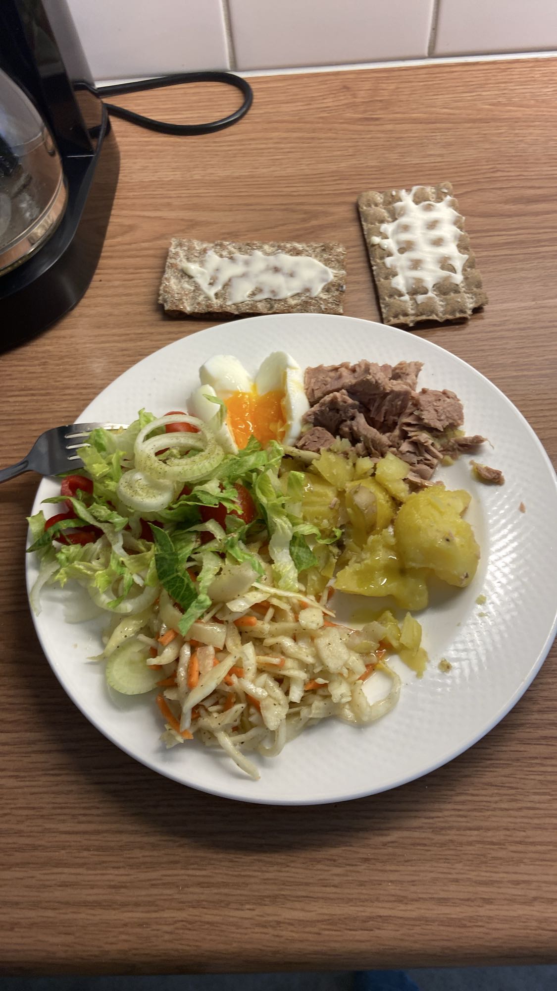 Tonfisk och äggtallrik