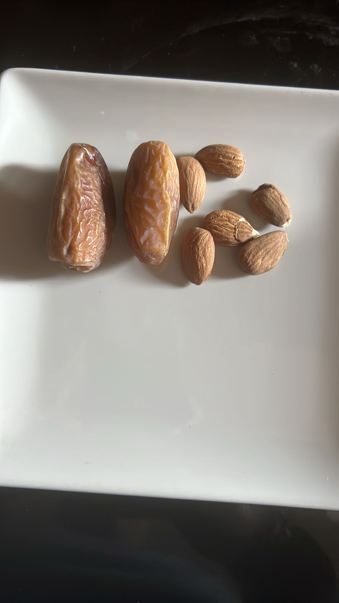 Dátiles con almendras