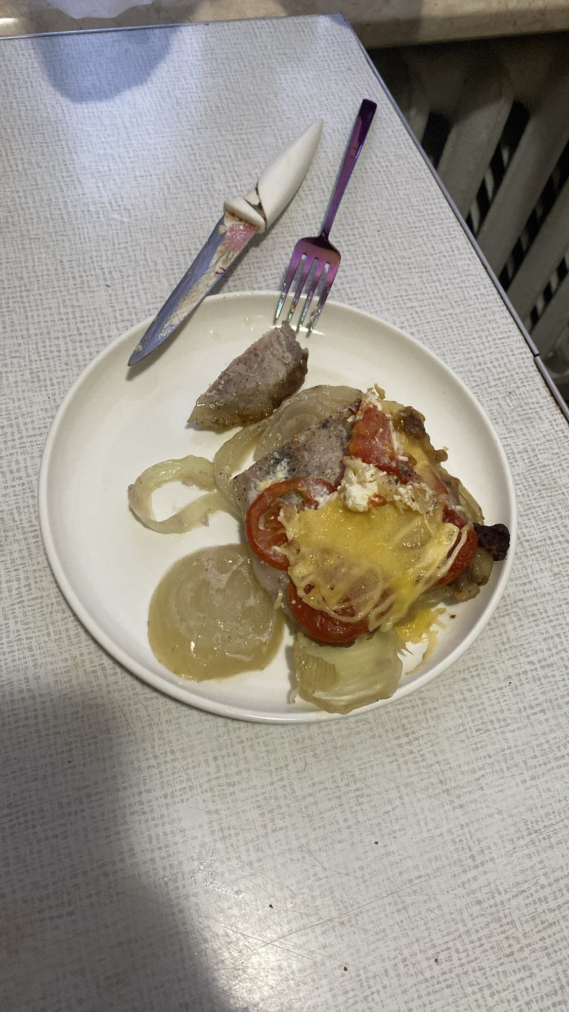 Свинина с овощами и сыром