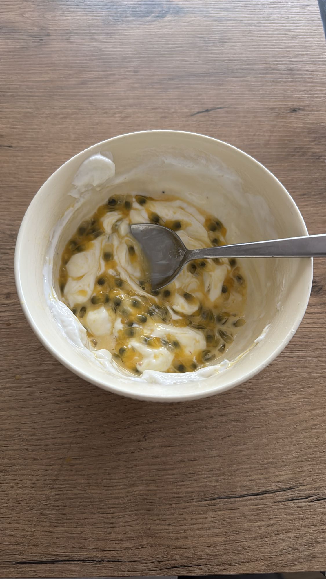 2%er Skyr mit Proteinpulver und Maracuja