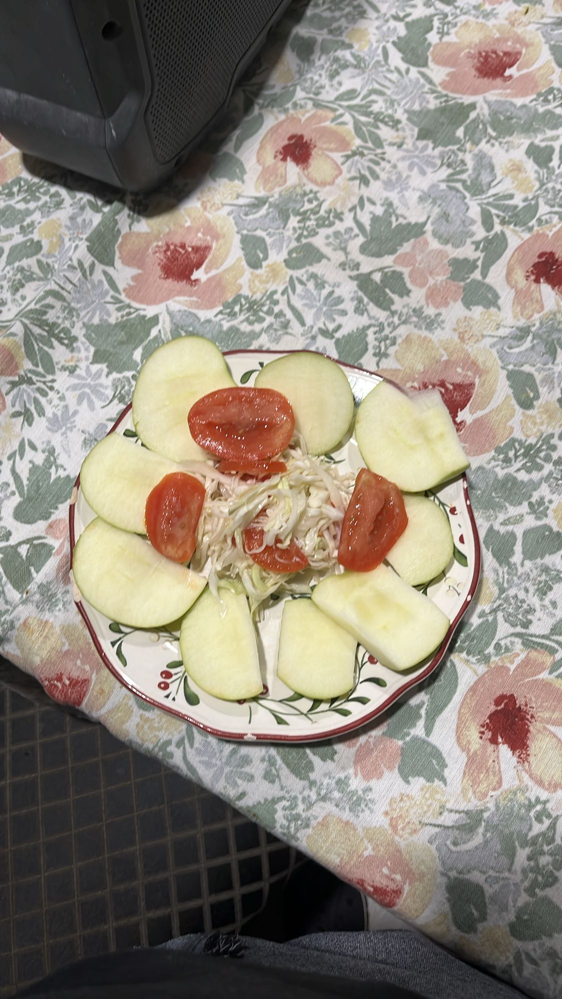 Ensalada de manzana y tomate