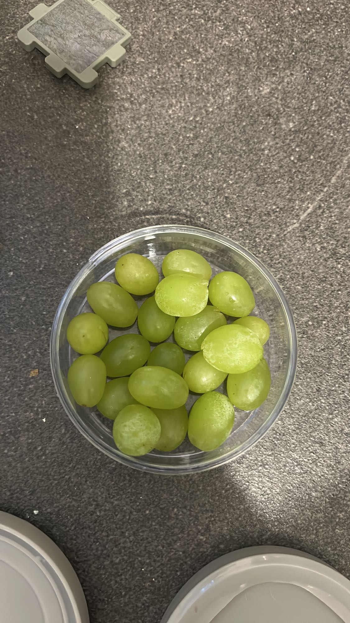 Bol de raisins verts