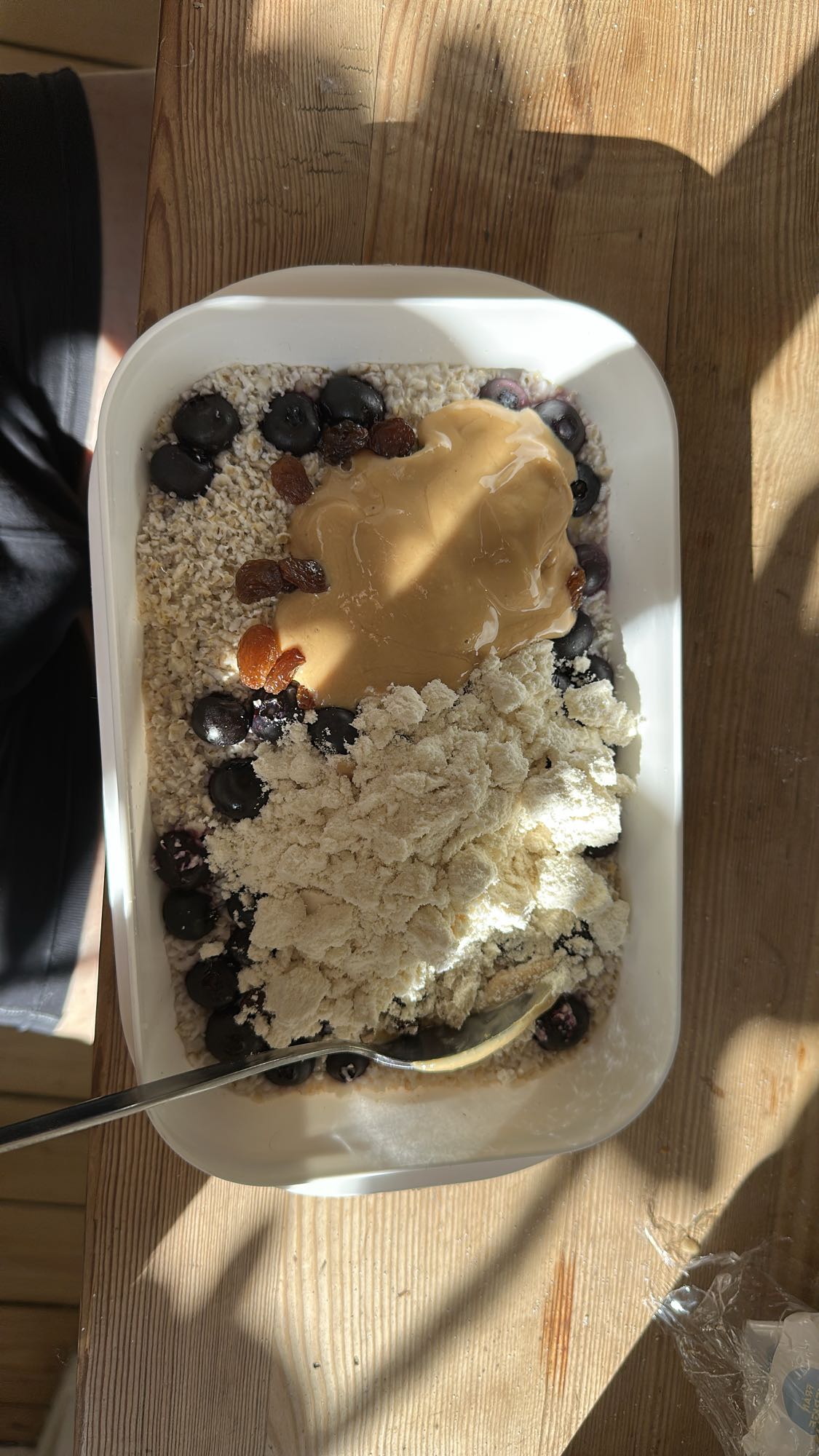 Havregrynsfrukost med bär