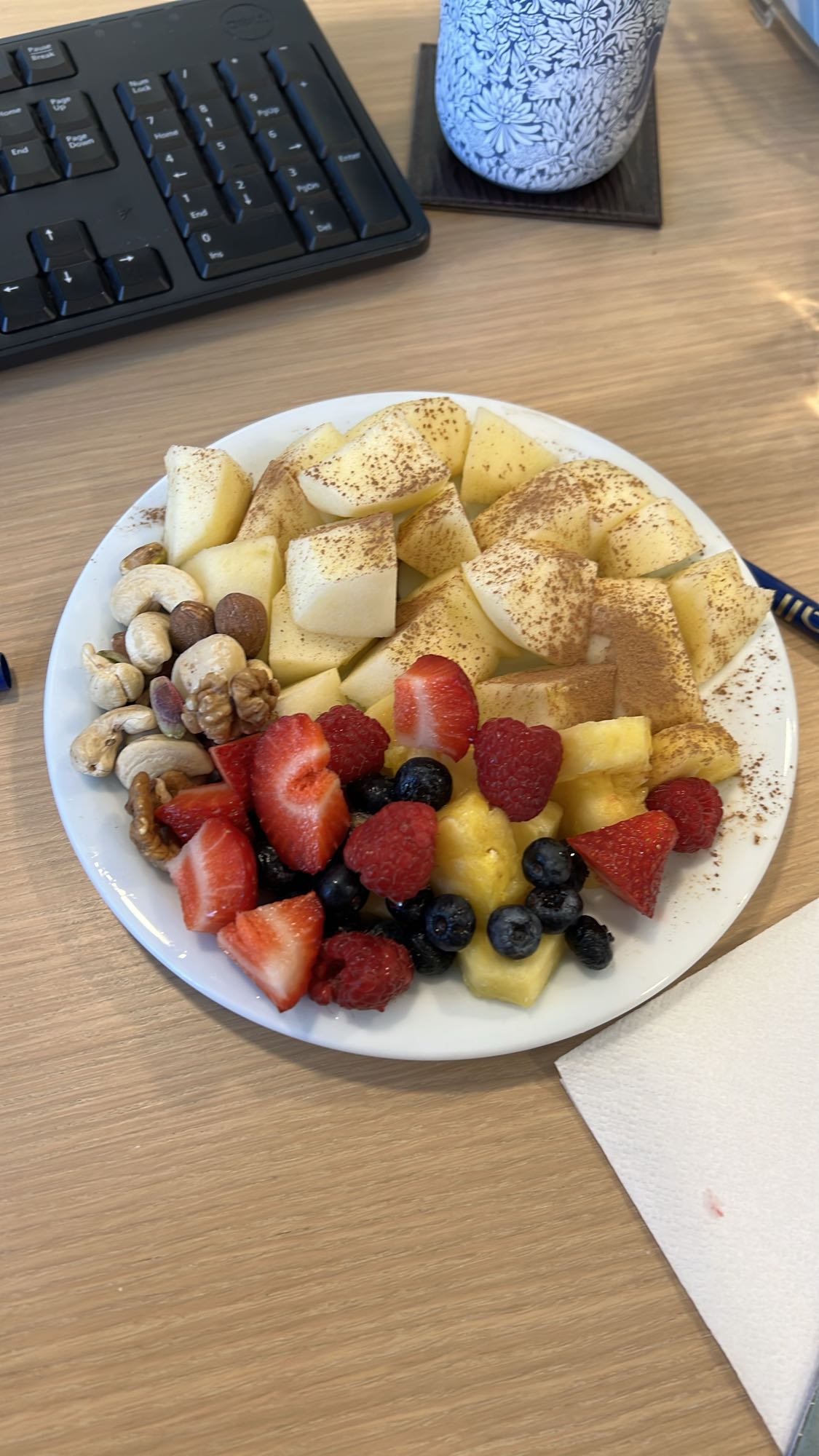 Φρουτοσαλάτα με ξηρούς καρπούς