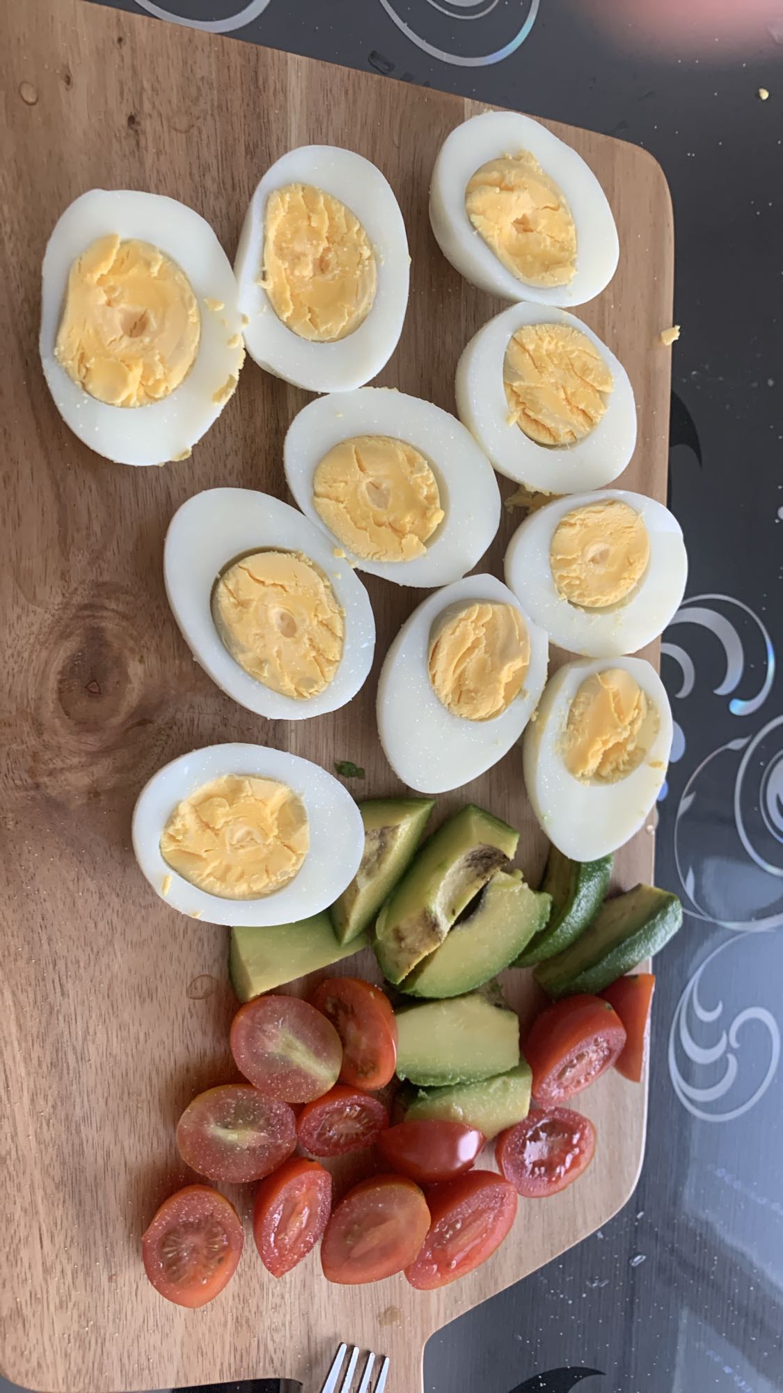 Ägg, avokado och tomat