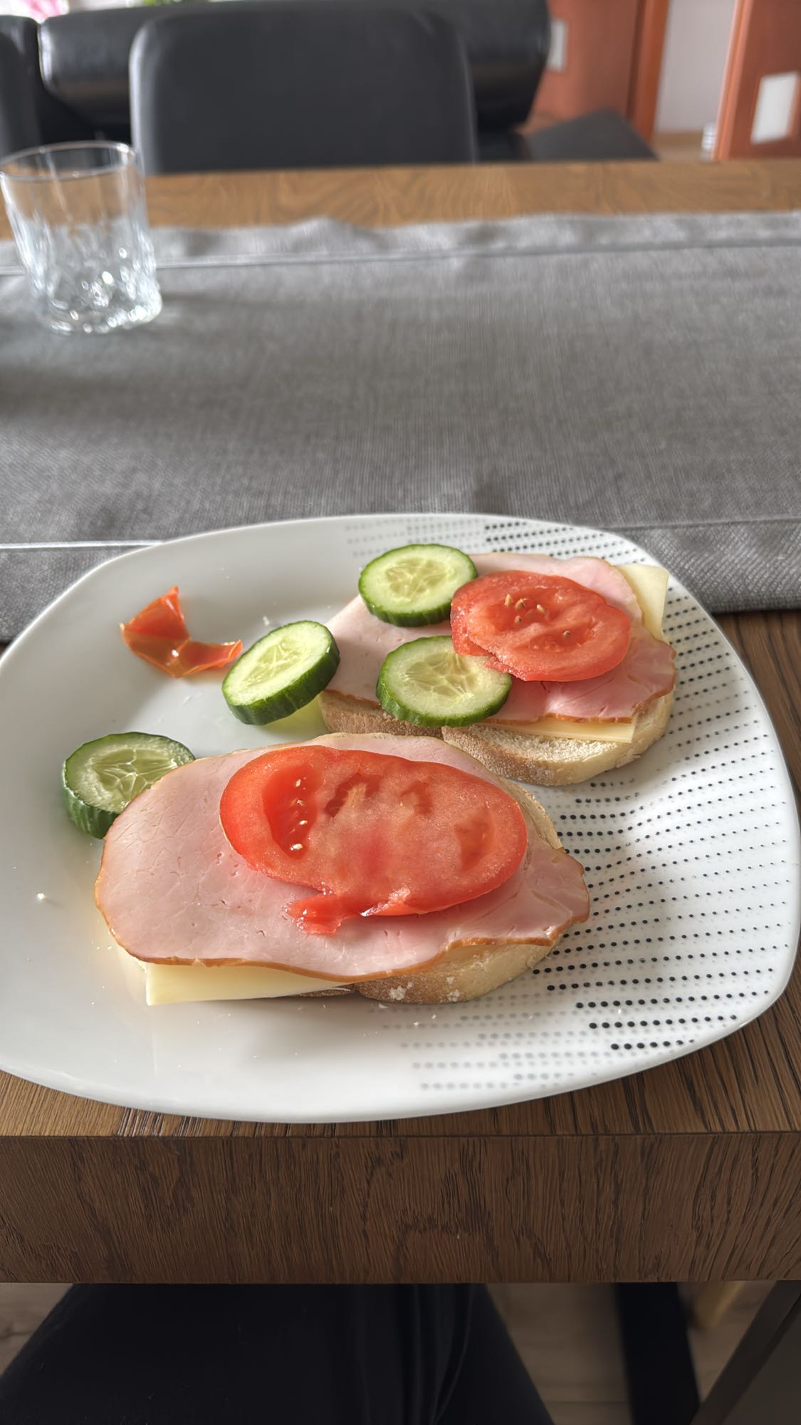 Kanapki z szynką i warzywami