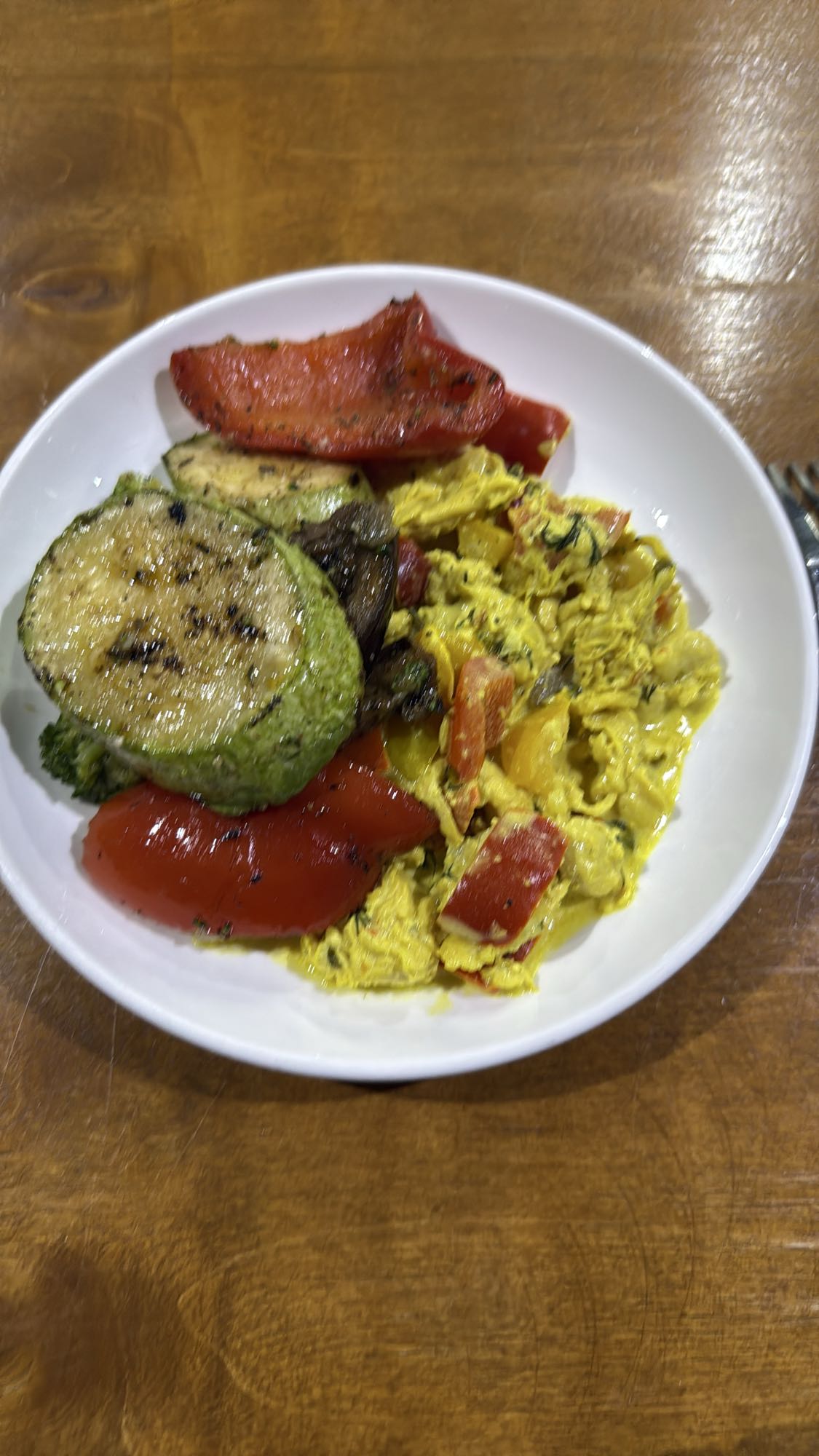 Овощи с курицей в соусе карри