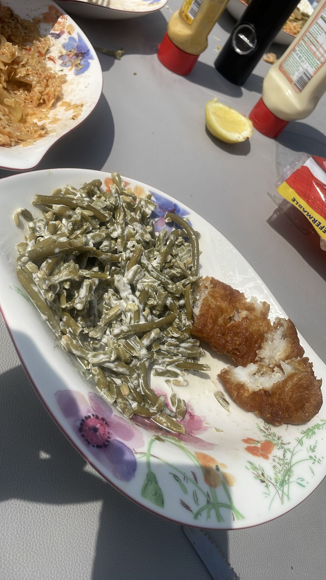 Haricots et poisson frit