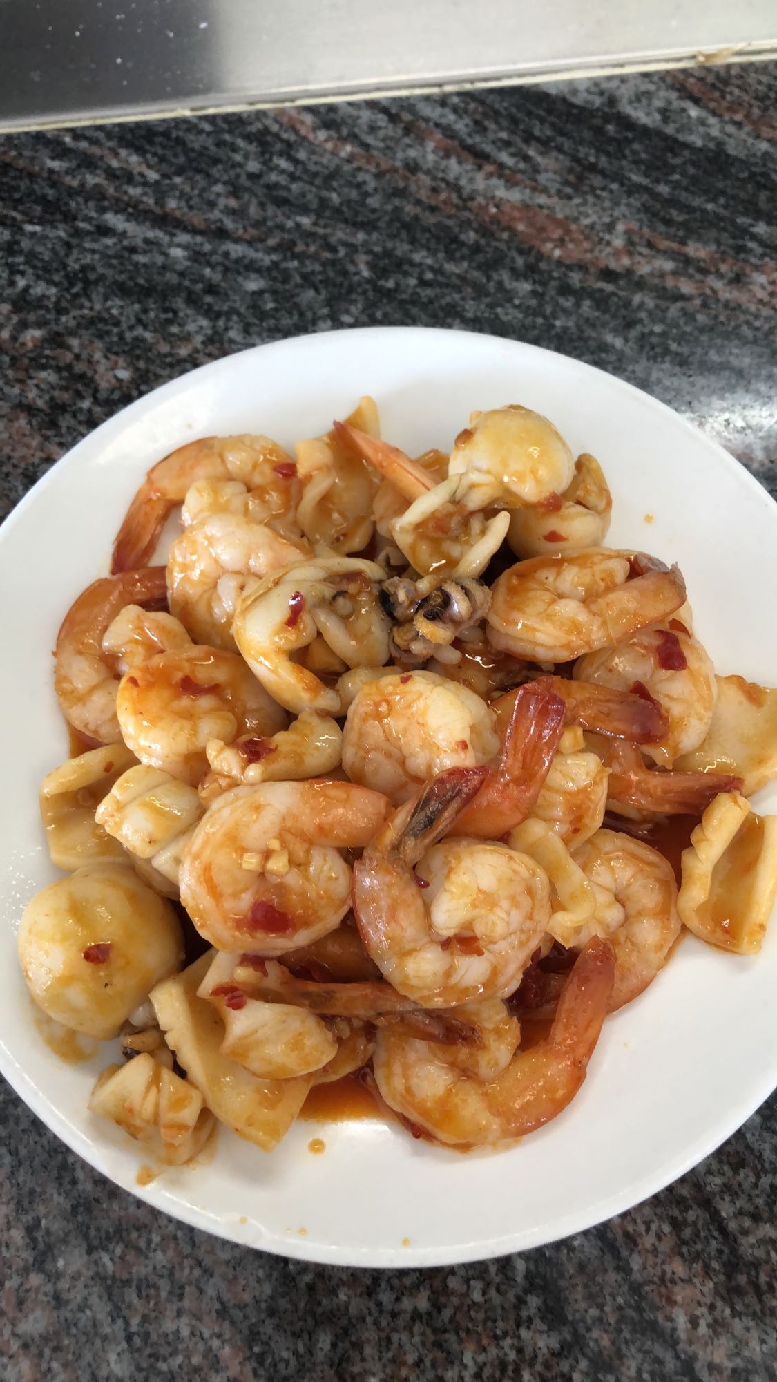 Sauté de crevettes et calamars