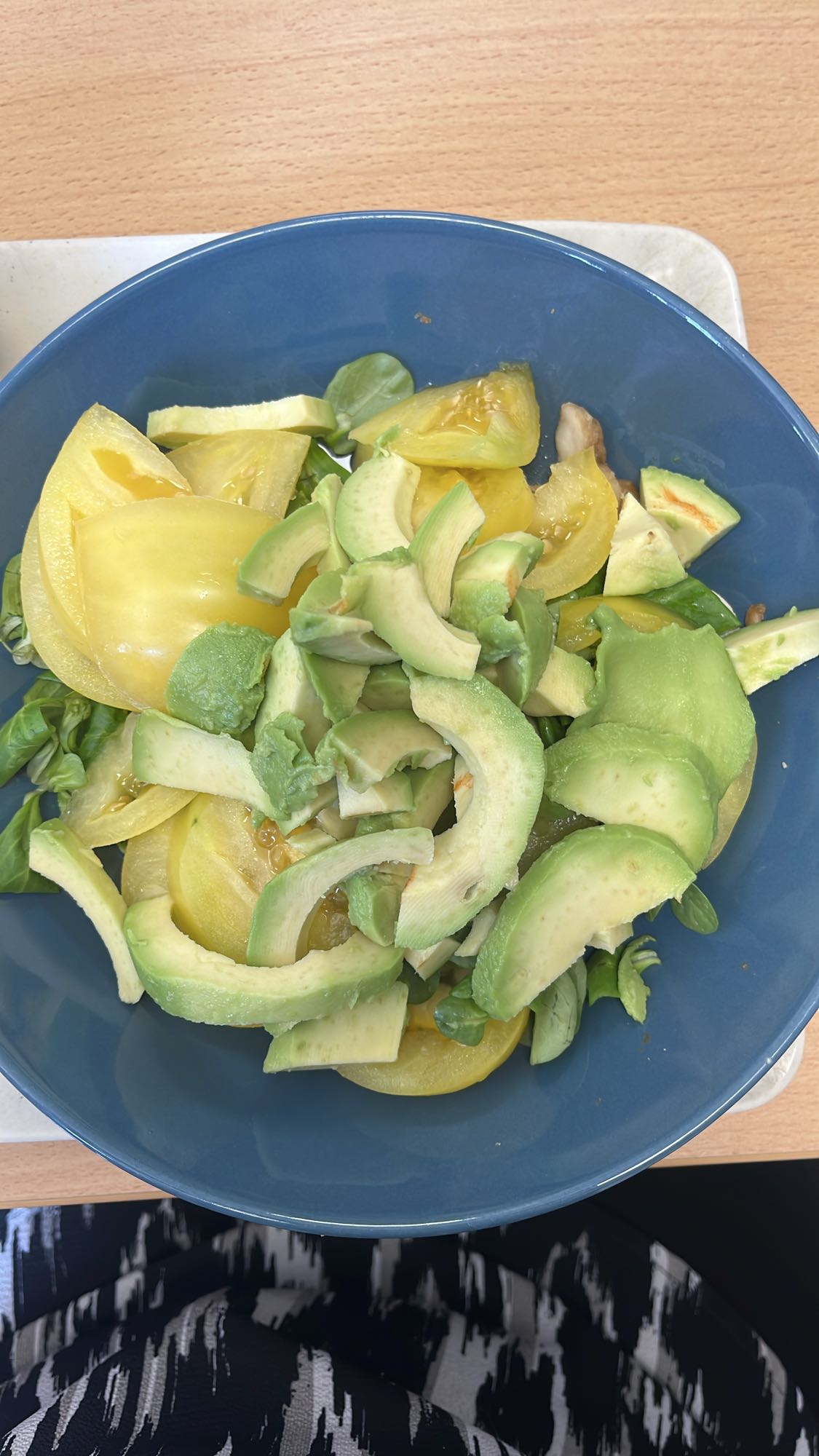 Salade avocat tomate jaune