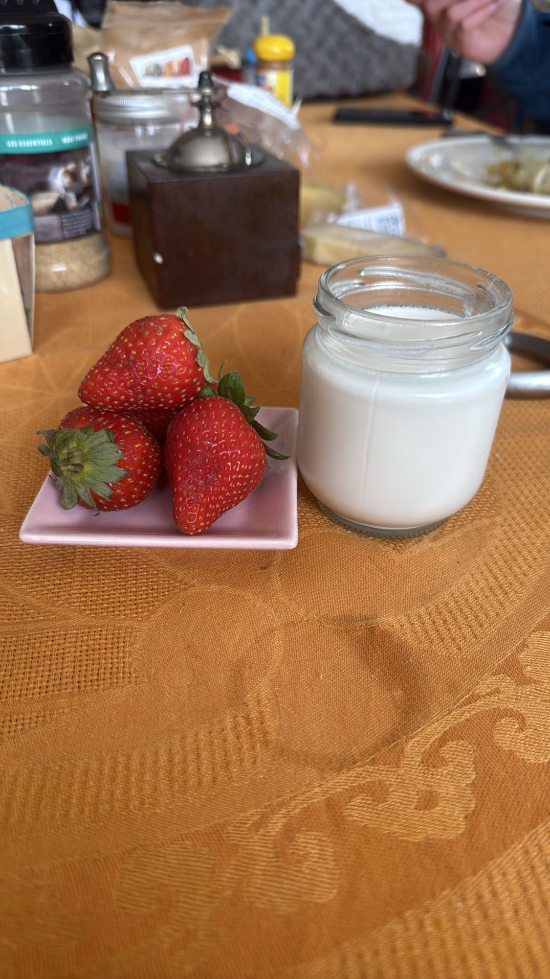 Fraises et yaourt nature