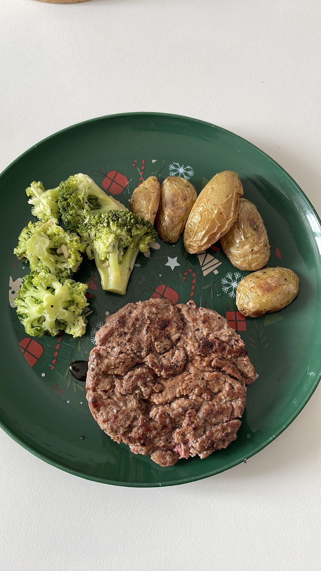 Steak, pommes, brocoli