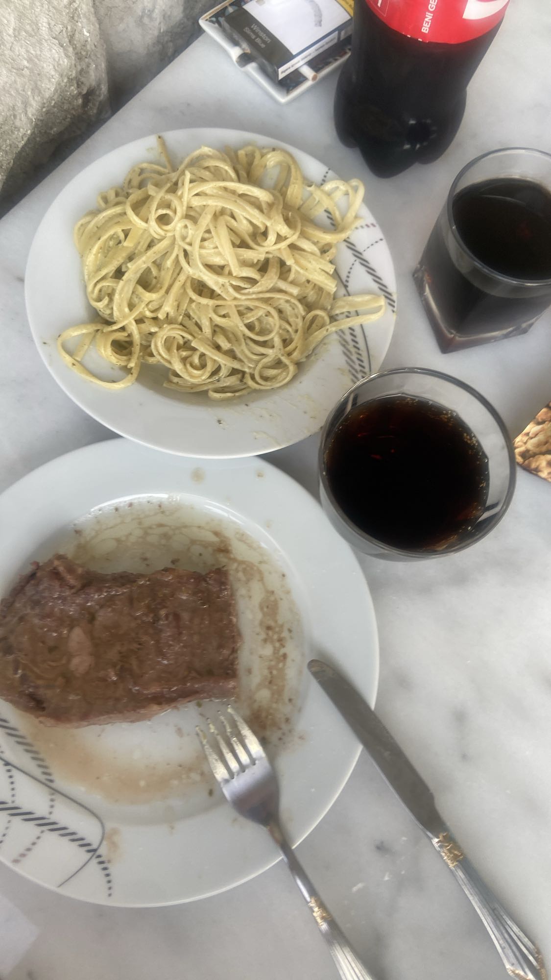 Biftekli makarna ve kola