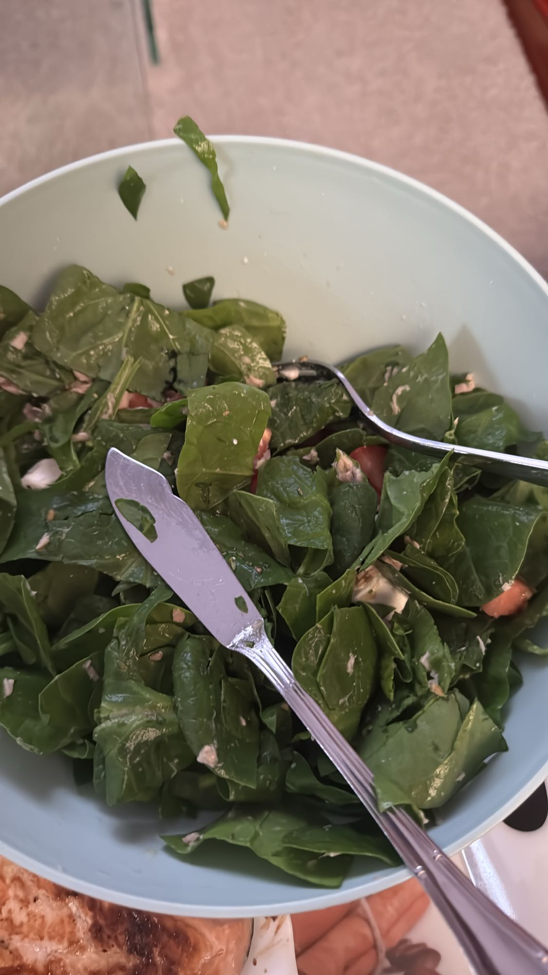 Ensalada de espinaca con atún