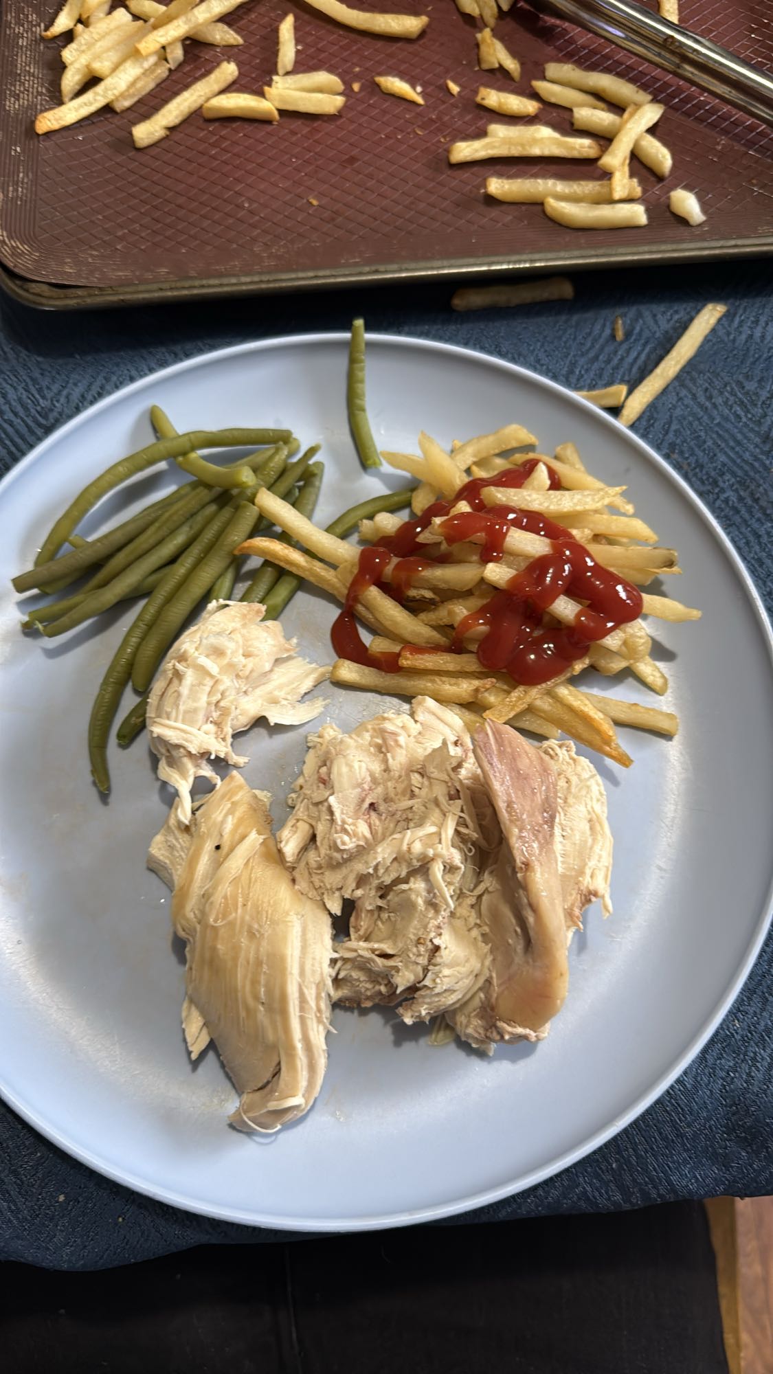 Poulet, haricots, frites