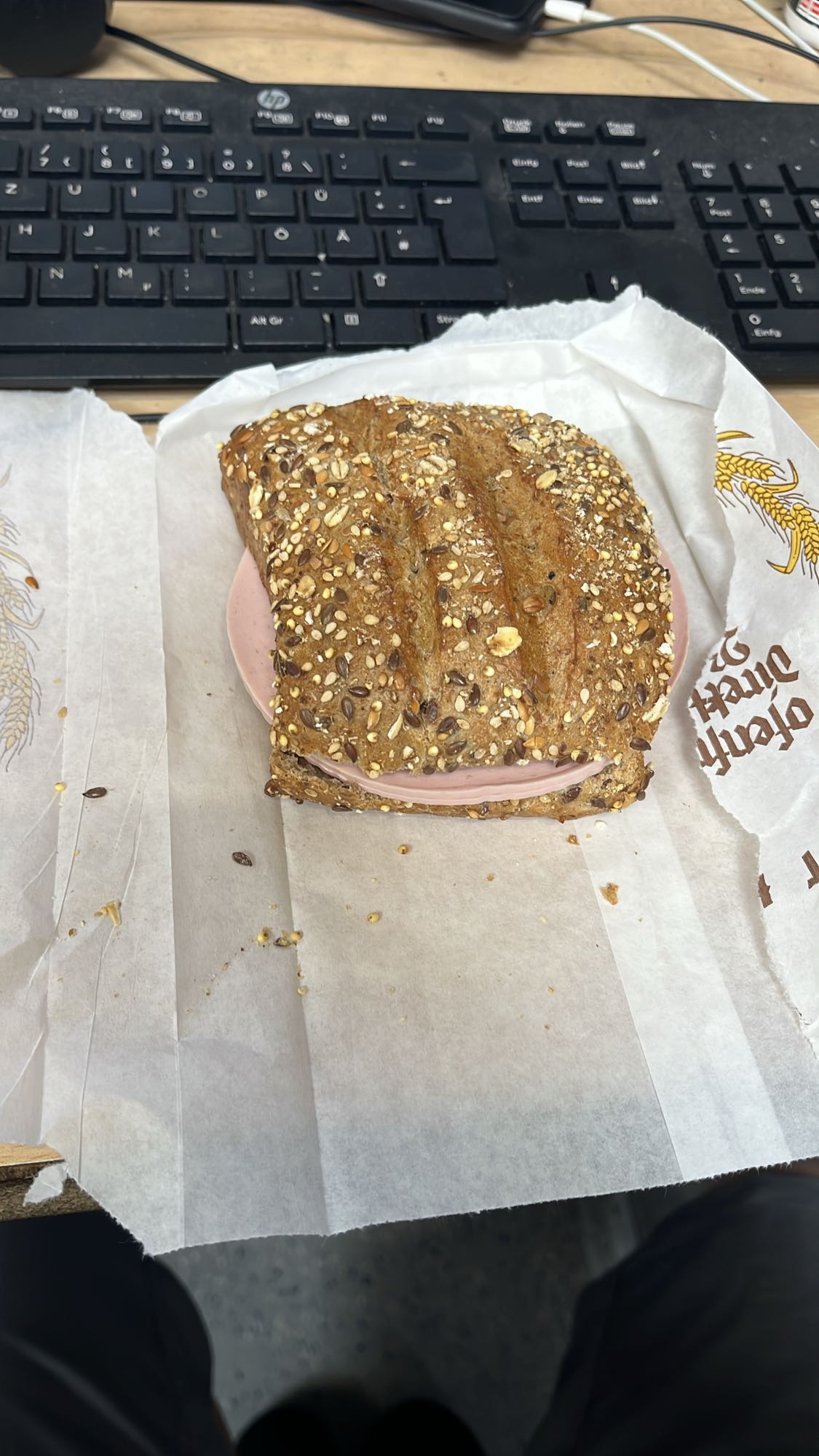 Vollkorn-Sandwich mit Wurst