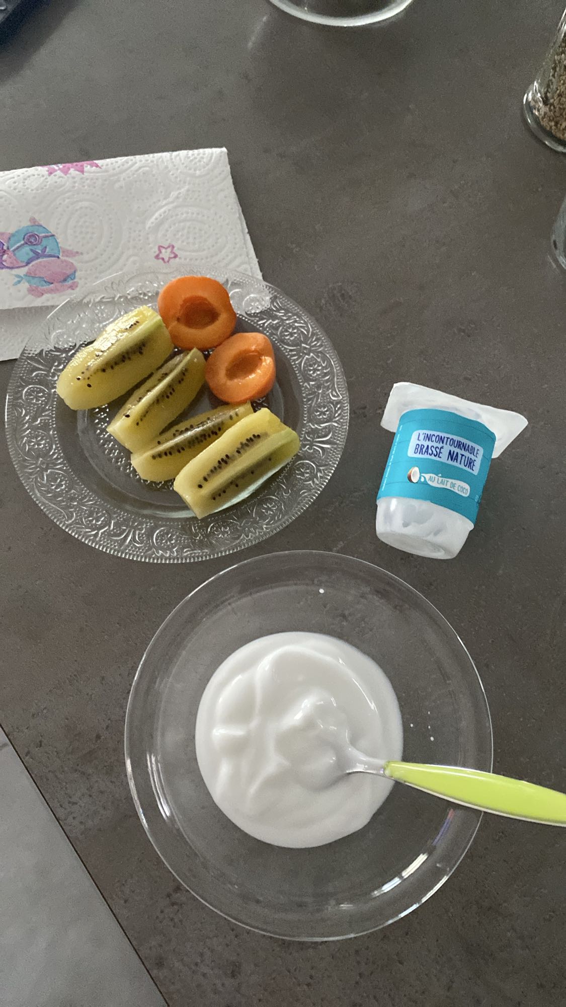 Fruits et yaourt nature