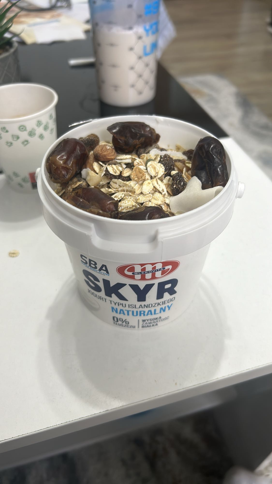 Skyr with muesli and dates