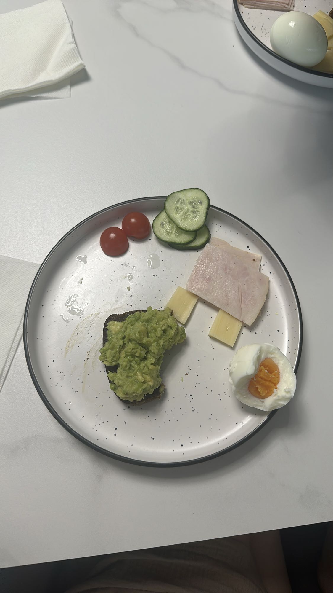 Завтрак с авокадо и яйцом