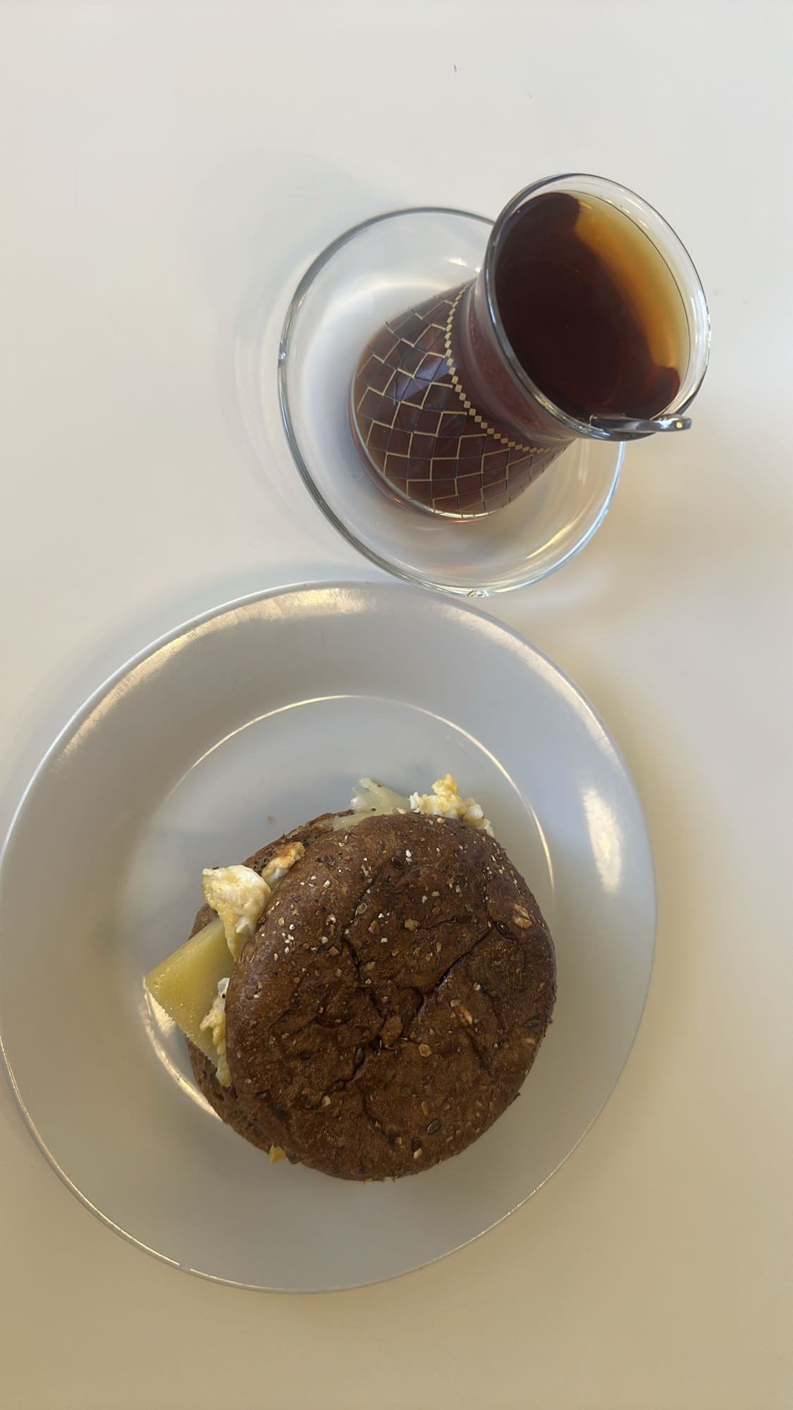 Rågbrödsmacka med te