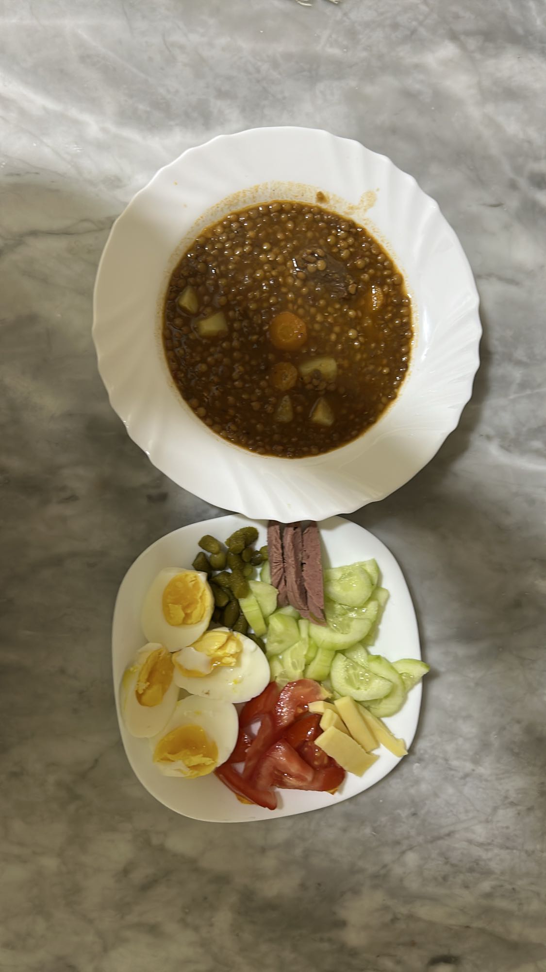 Soupe de lentilles et assiette froide