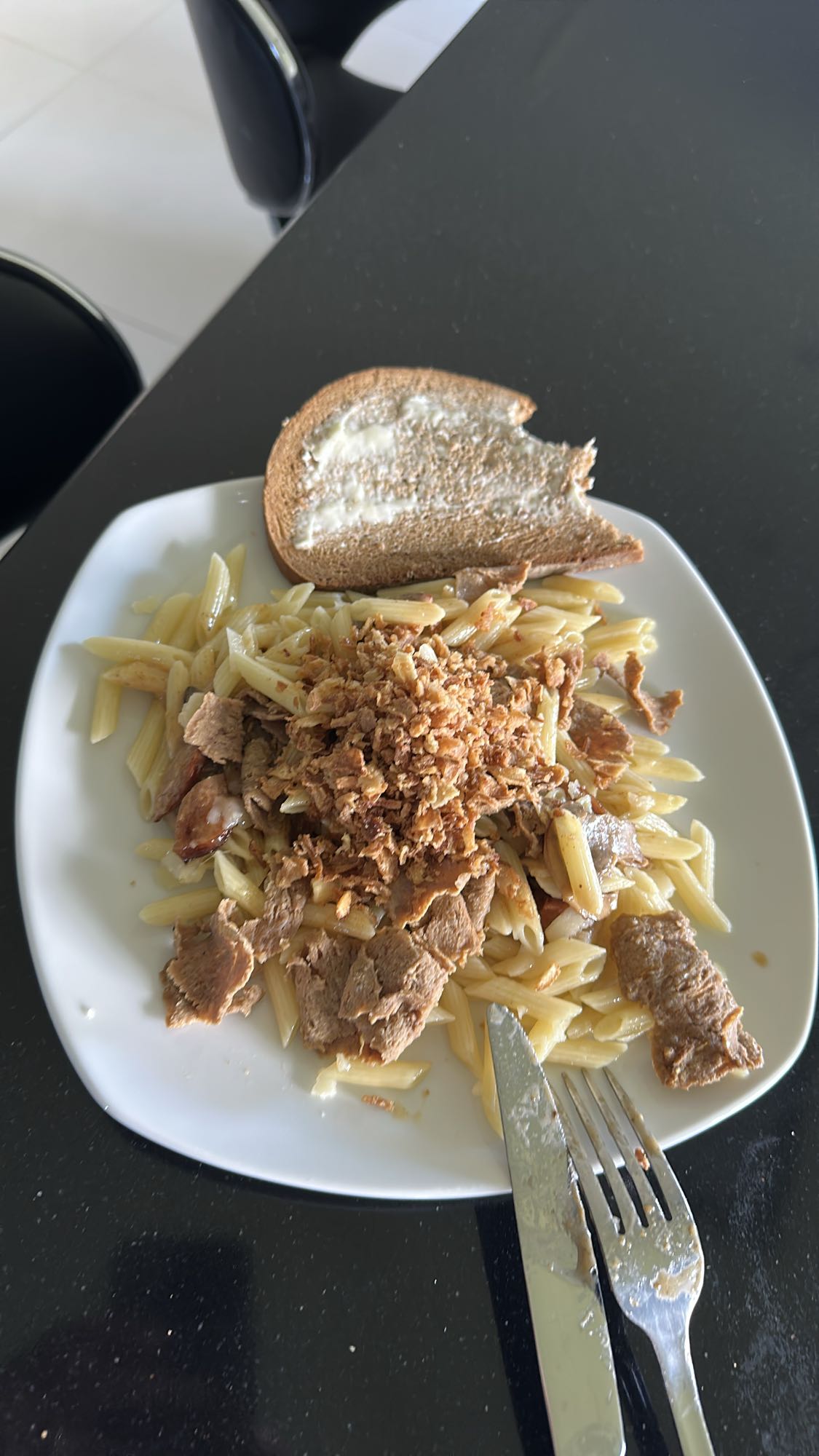 Pasta med kött och bröd