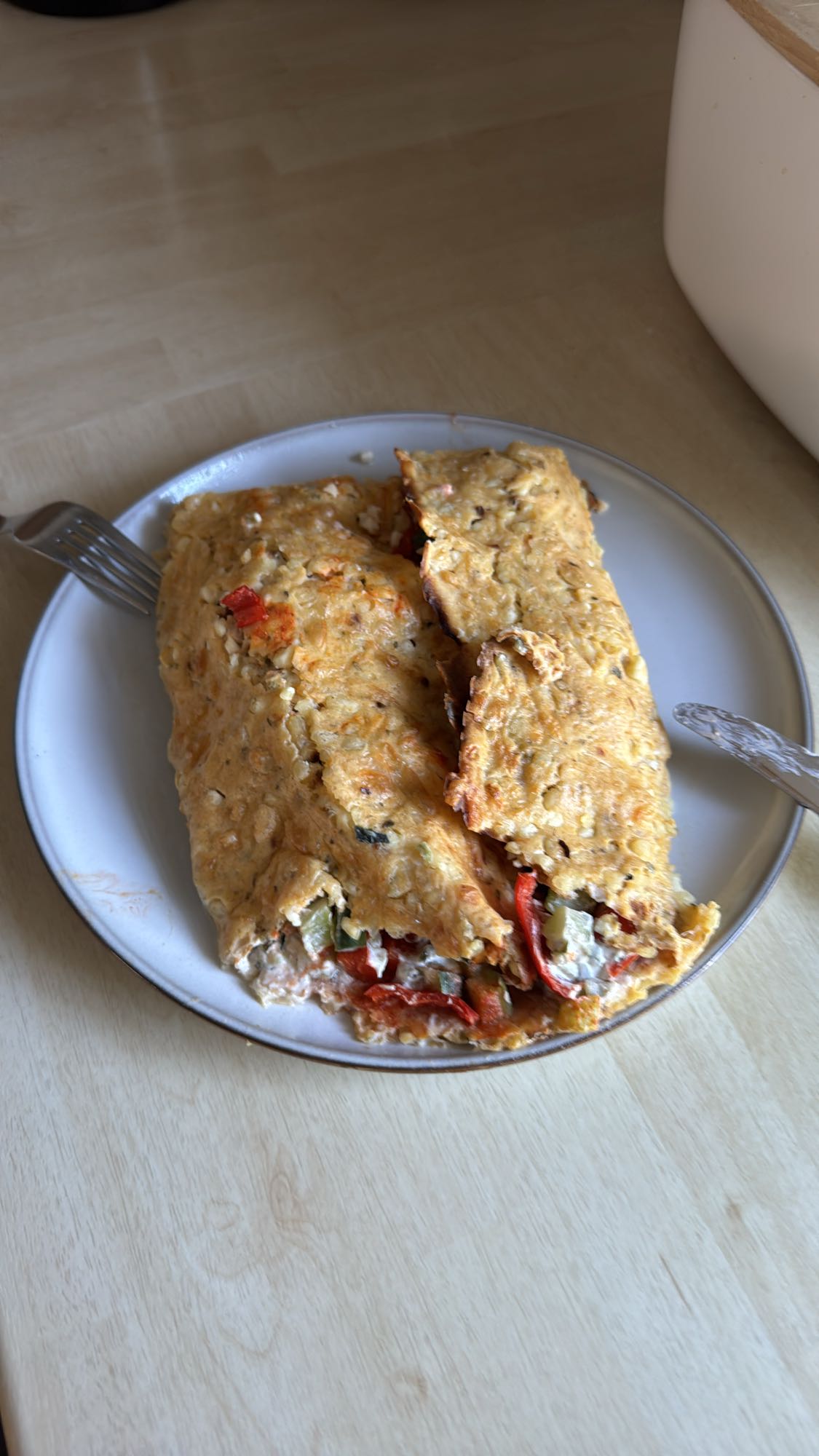 Gemüse-Ei-Wrap mit Käse und Tzatziki