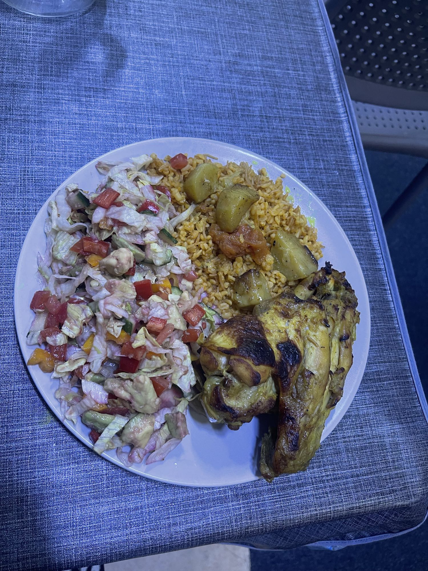 Kyckling med ris och sallad