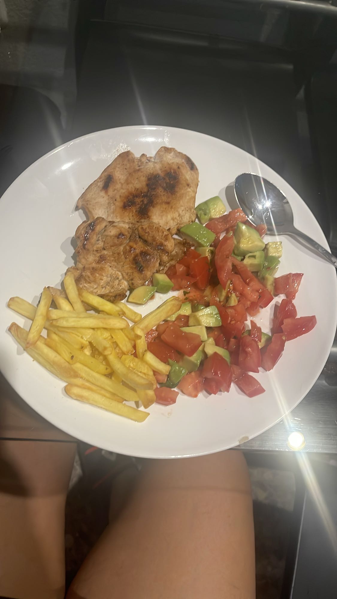 Pollo con papas y ensalada