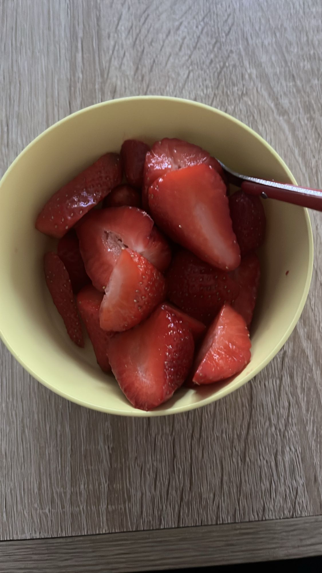 Bol de fraises fraîches