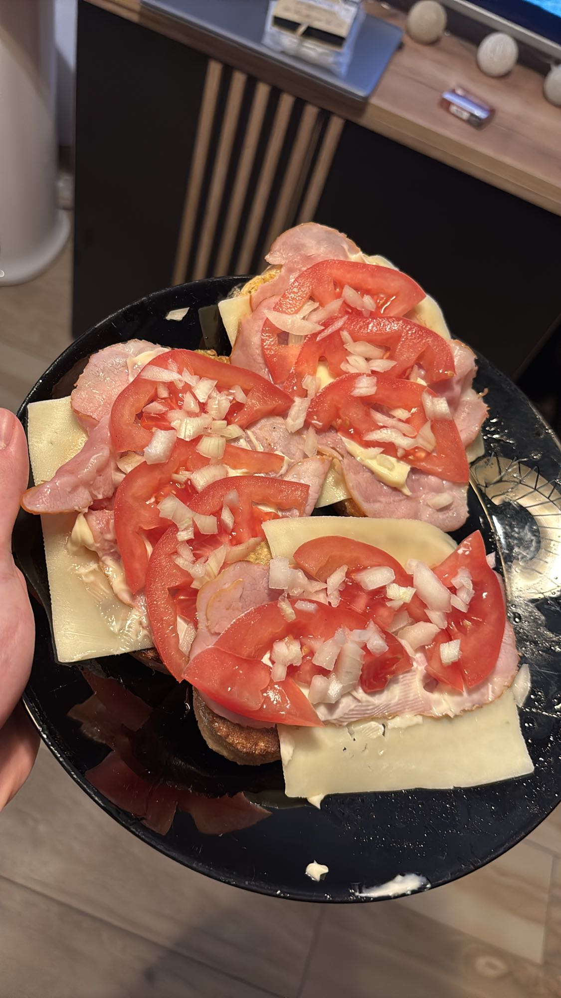 Kanapki z szynką i serem w jajku smażone