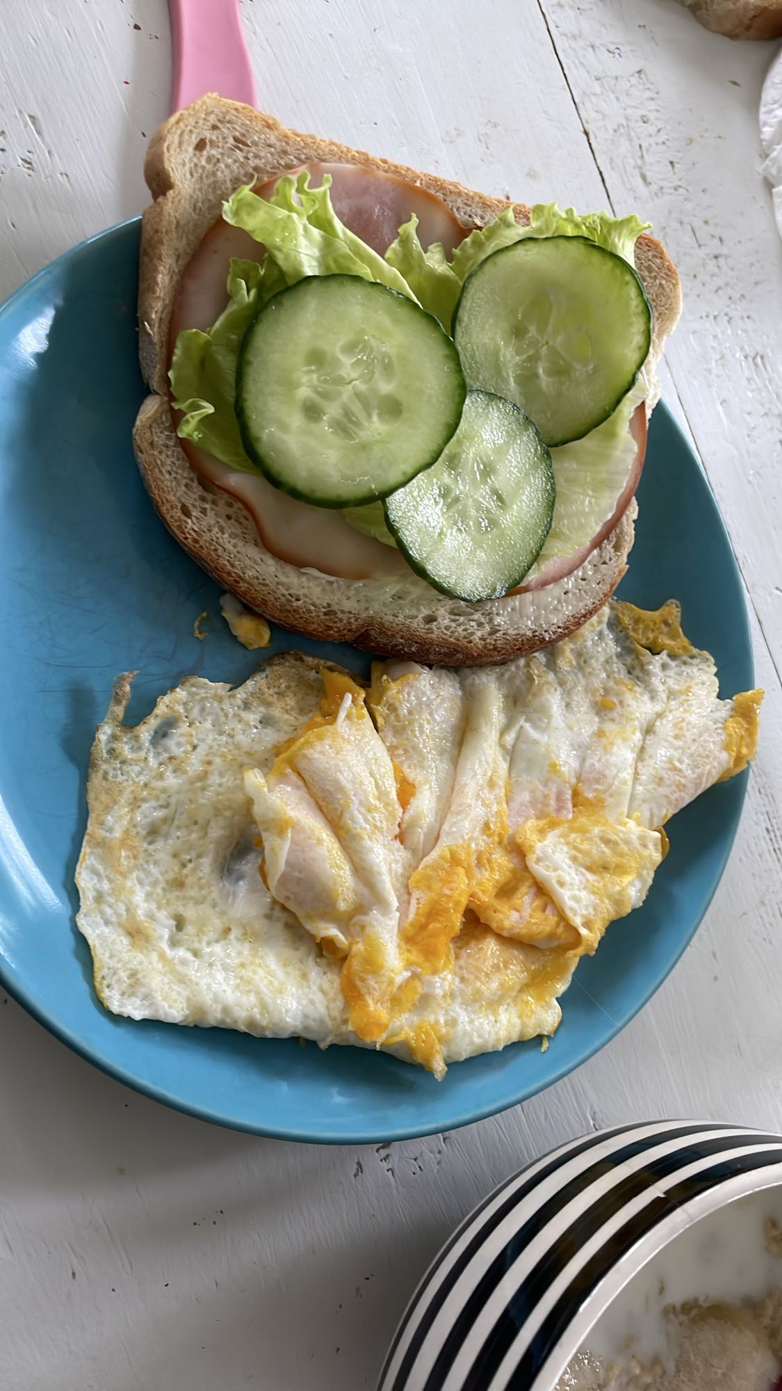 Smörgås med ägg och grönsaker