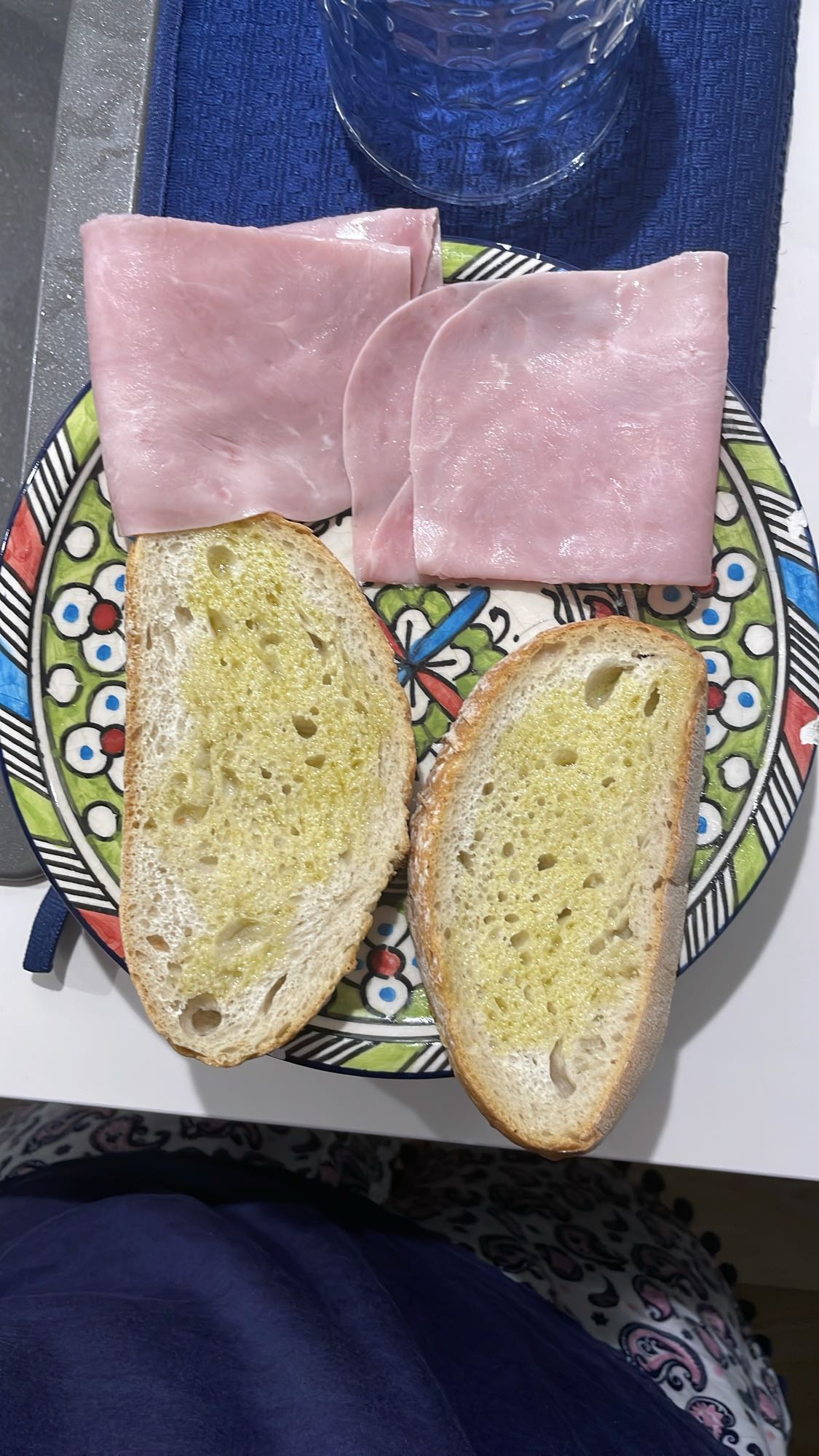 Pan con jamón y aceite