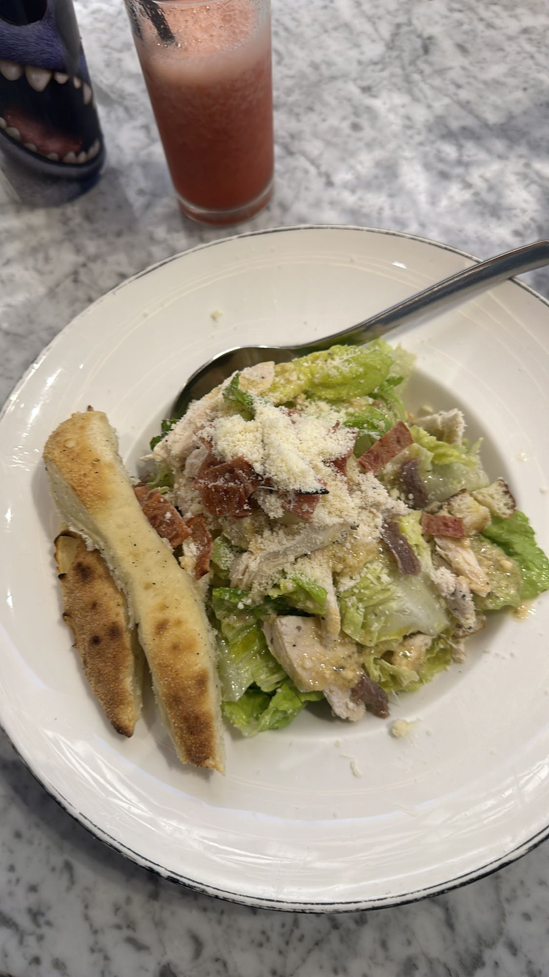 Salad ayam Caesar & roti