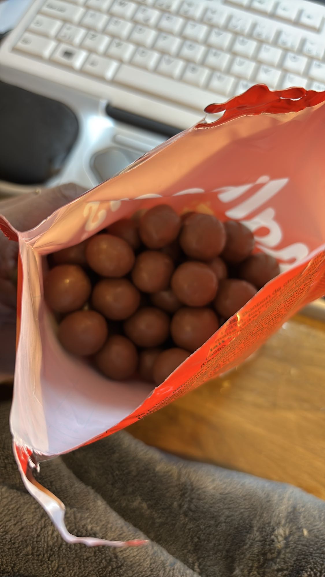 Chokladöverdragna godisbollar