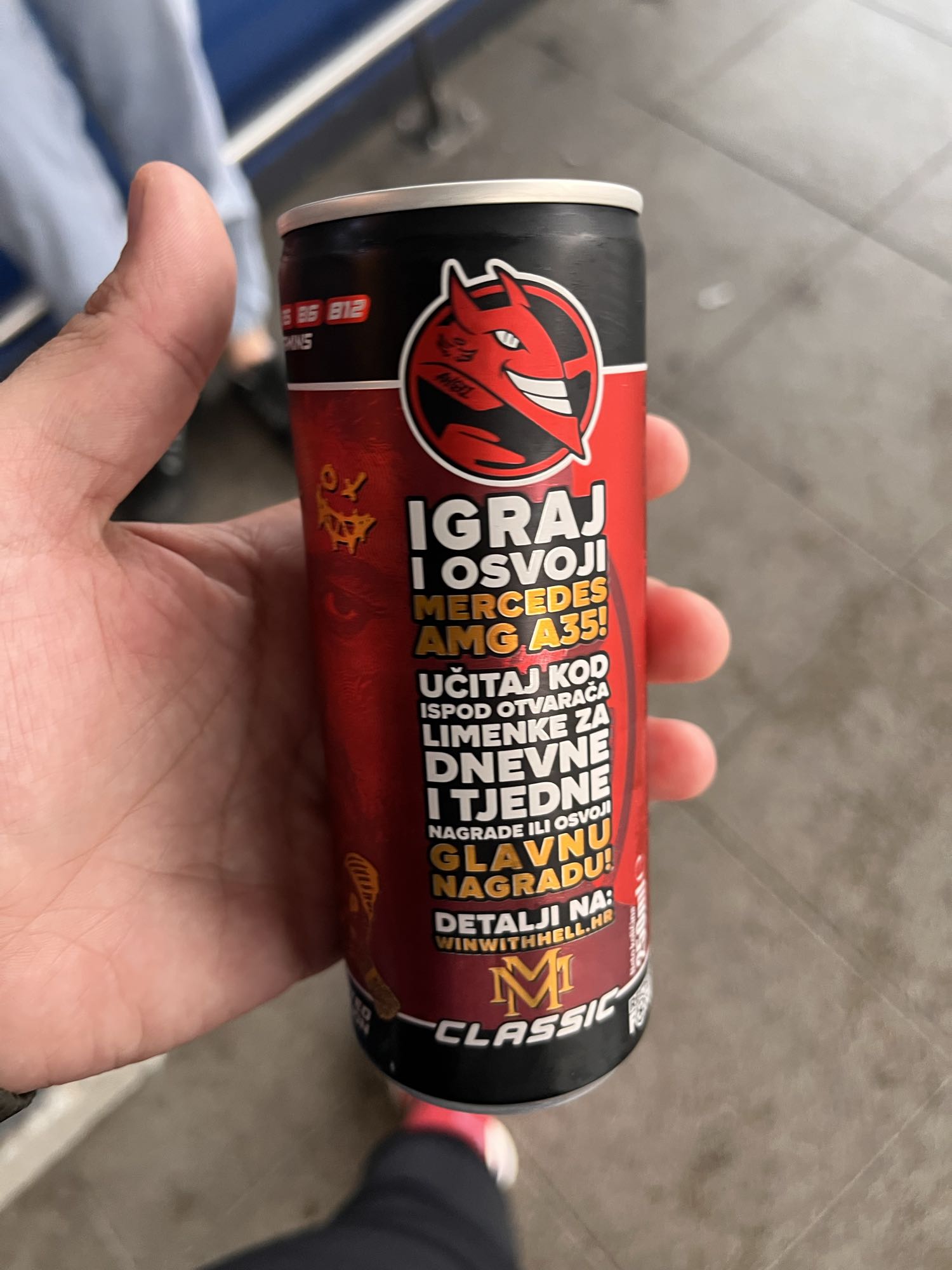 Hell Classic energetsko piće