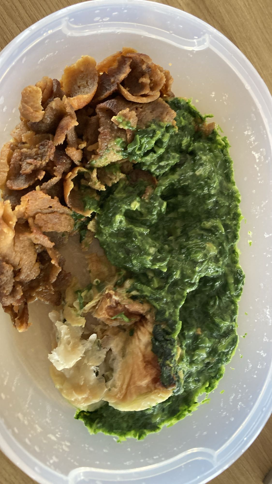 Spinat med kebabkött och deg