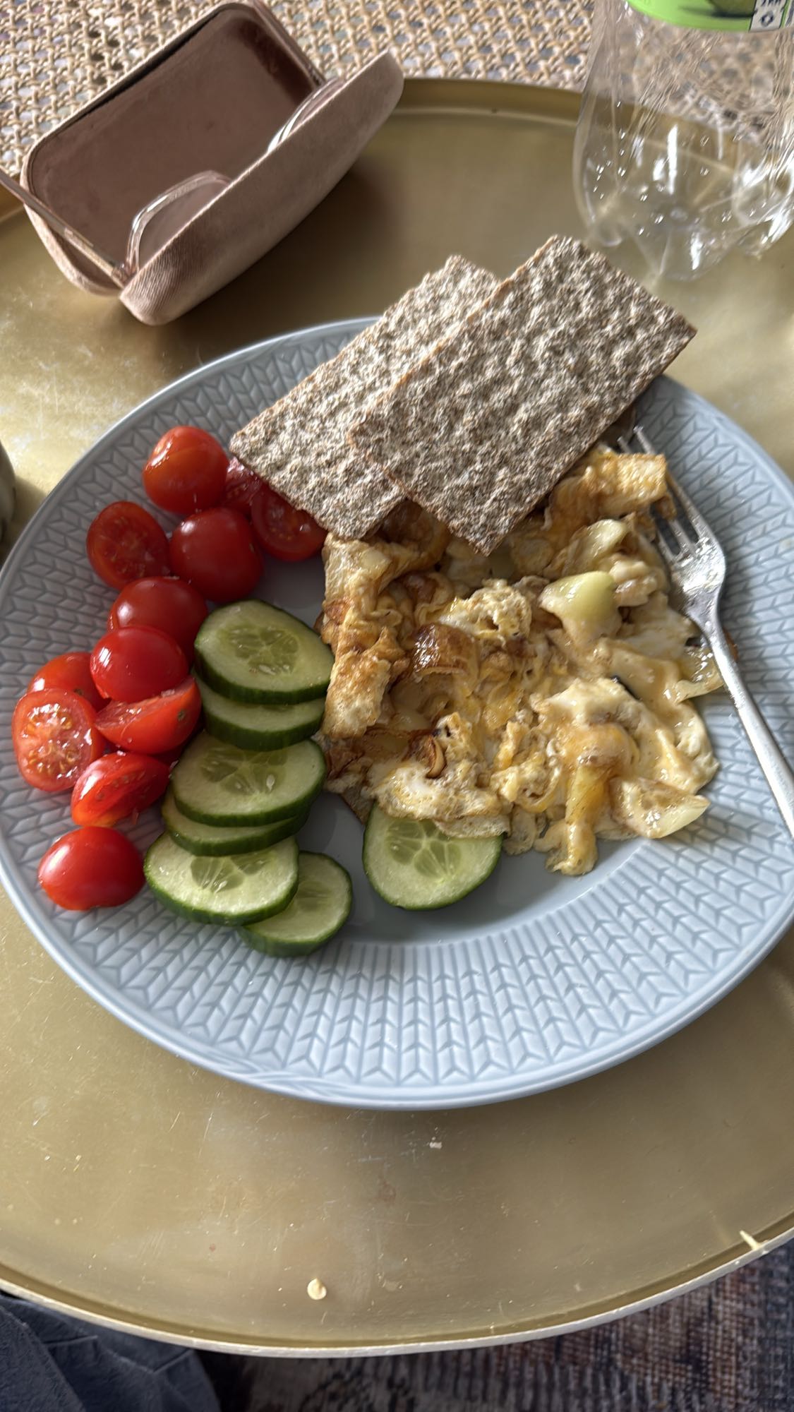 Ägg och grönsaker tallrik