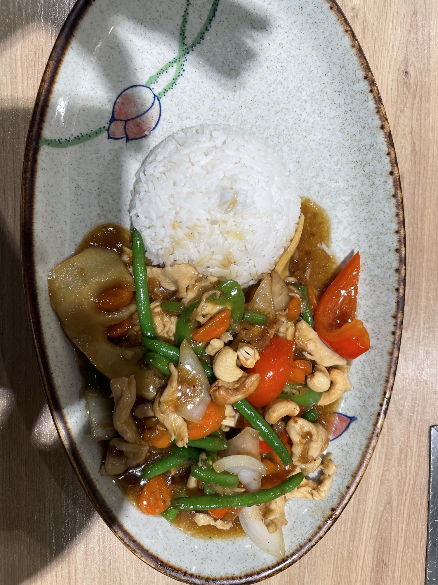 Pollo con anacardi e riso