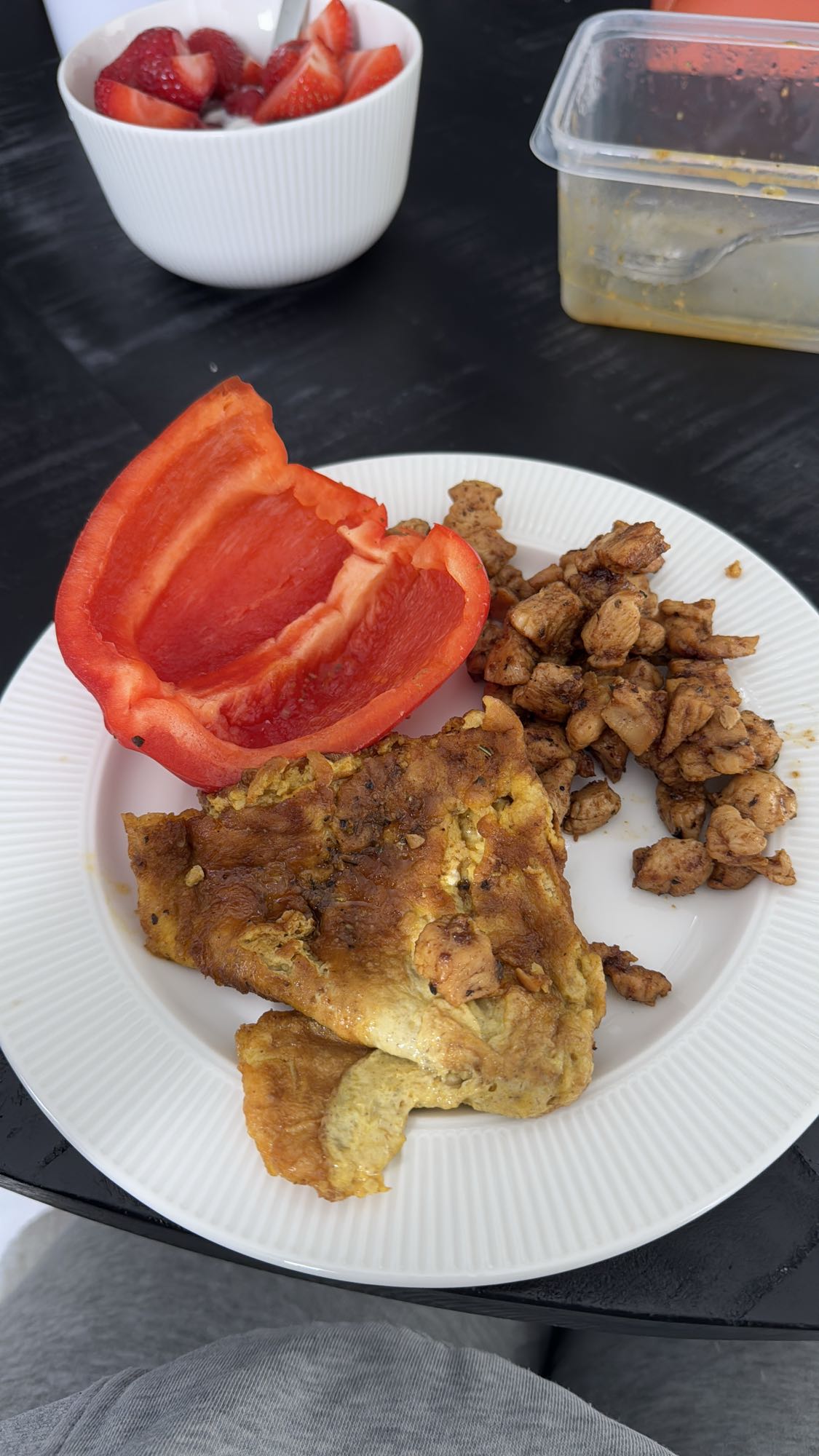 Omelet met kip en paprika