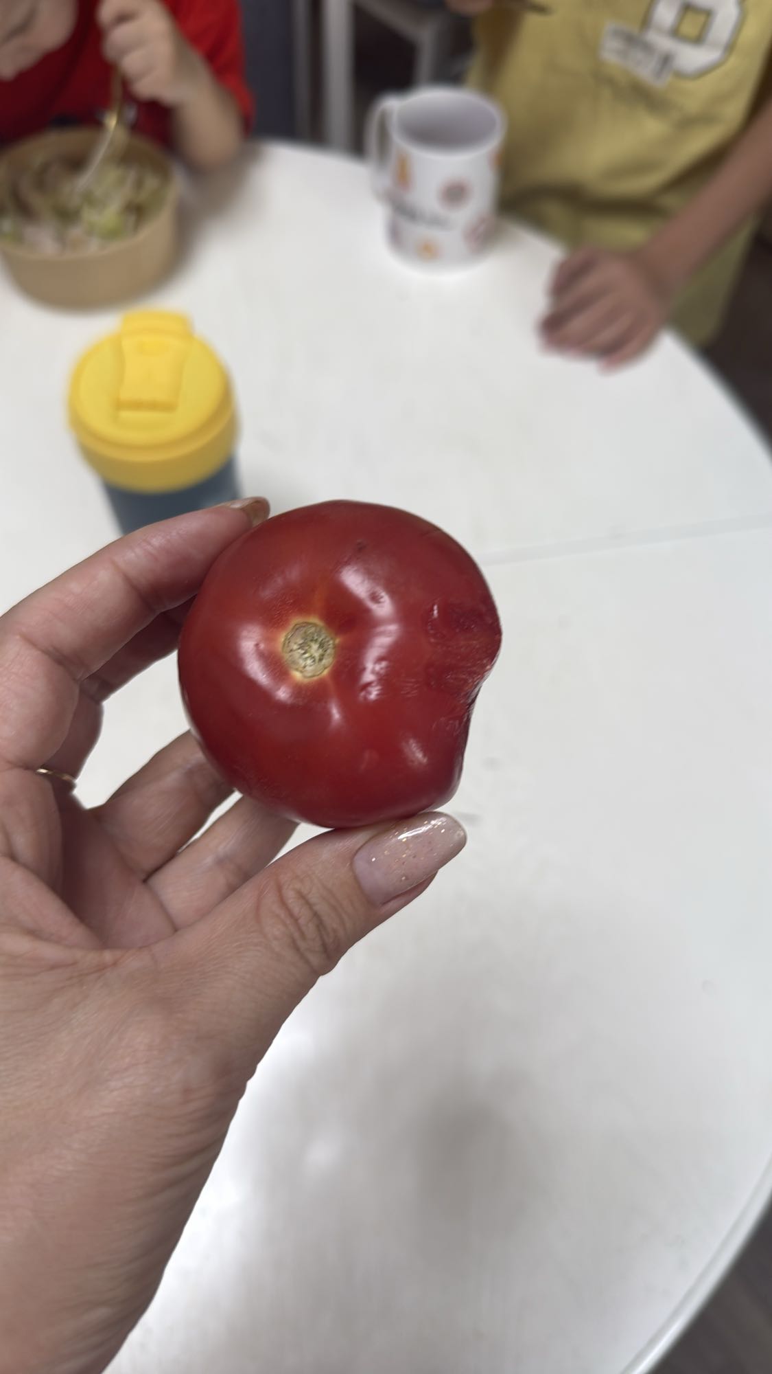 Свежий помидор