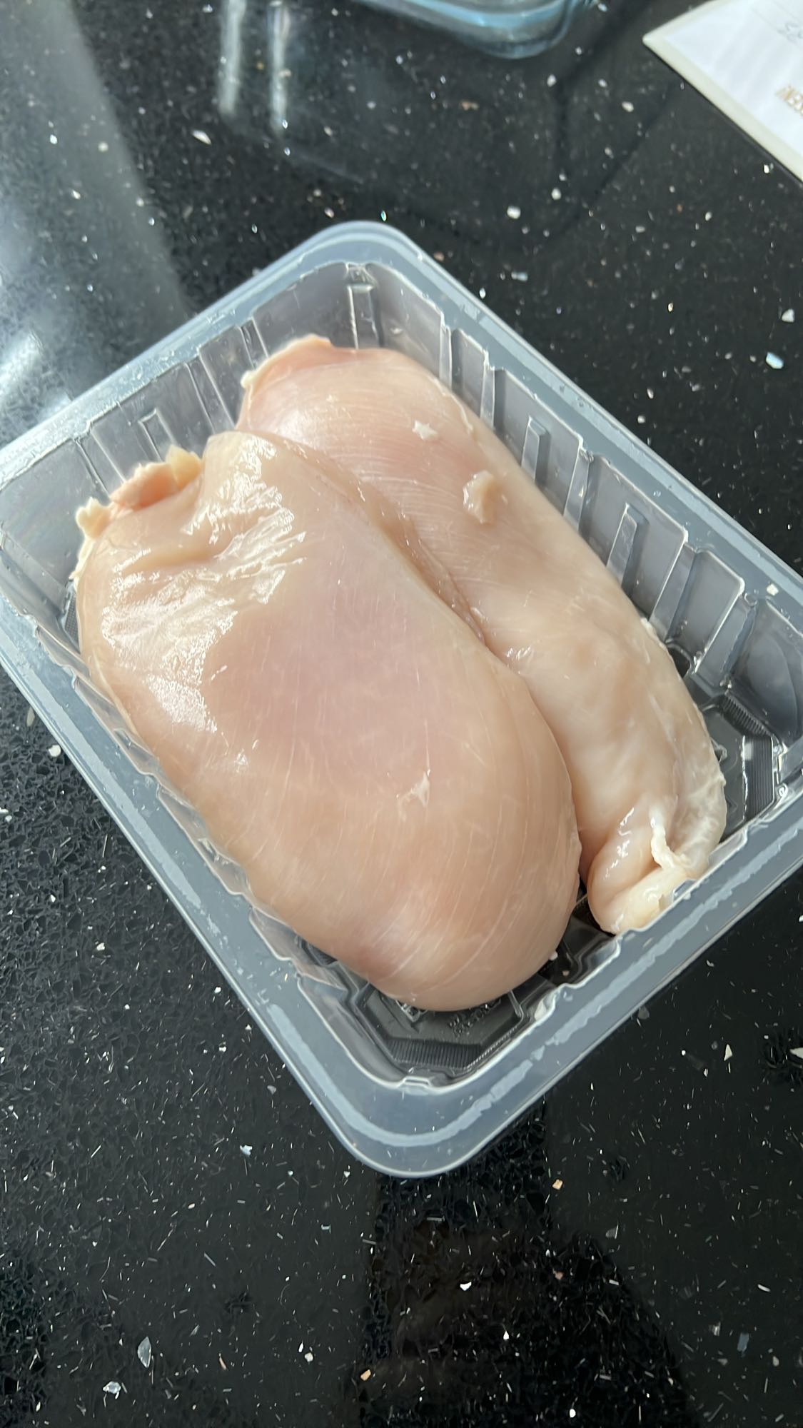 Pierś z kurczaka surowa